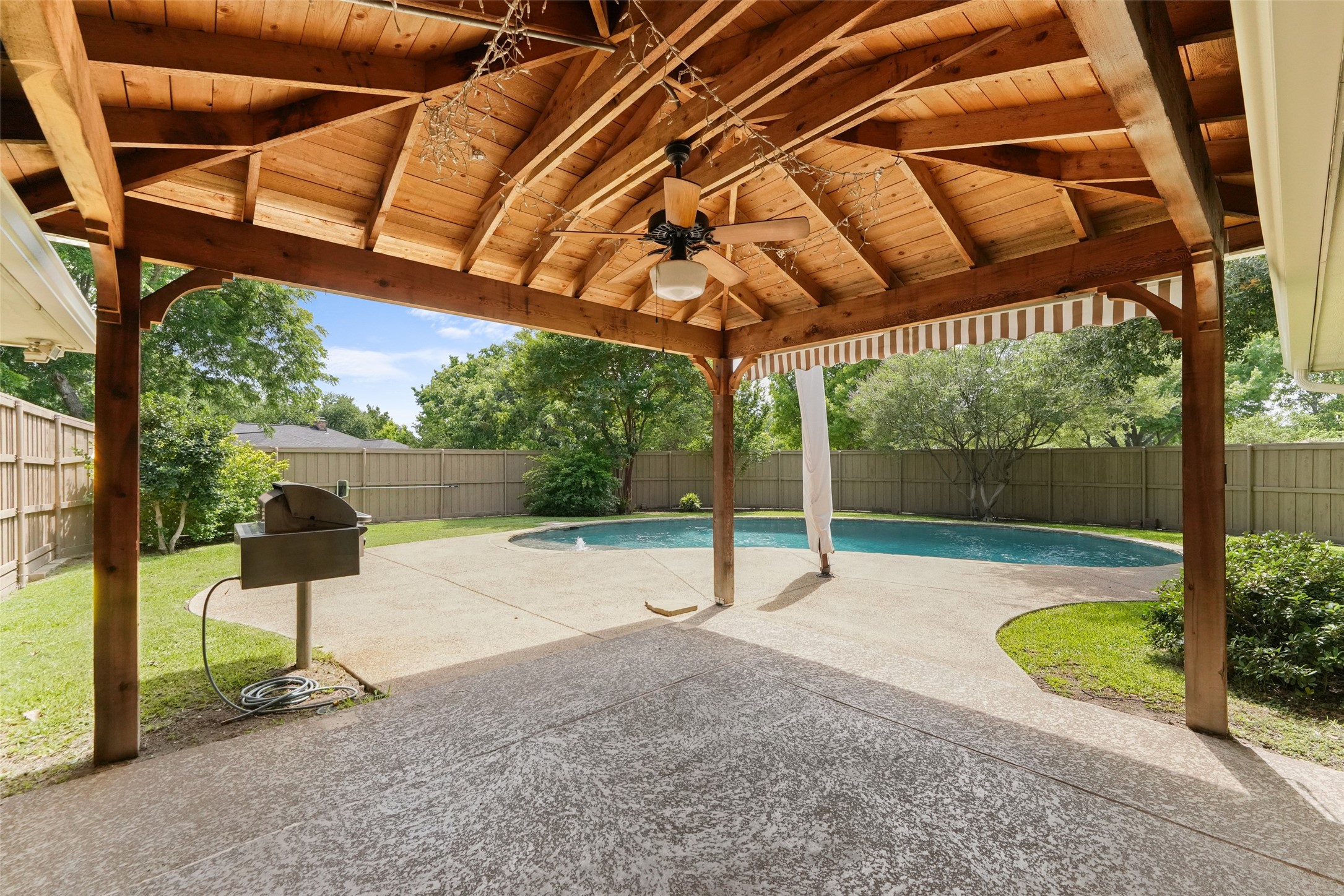807 Lake Meadows Drive
