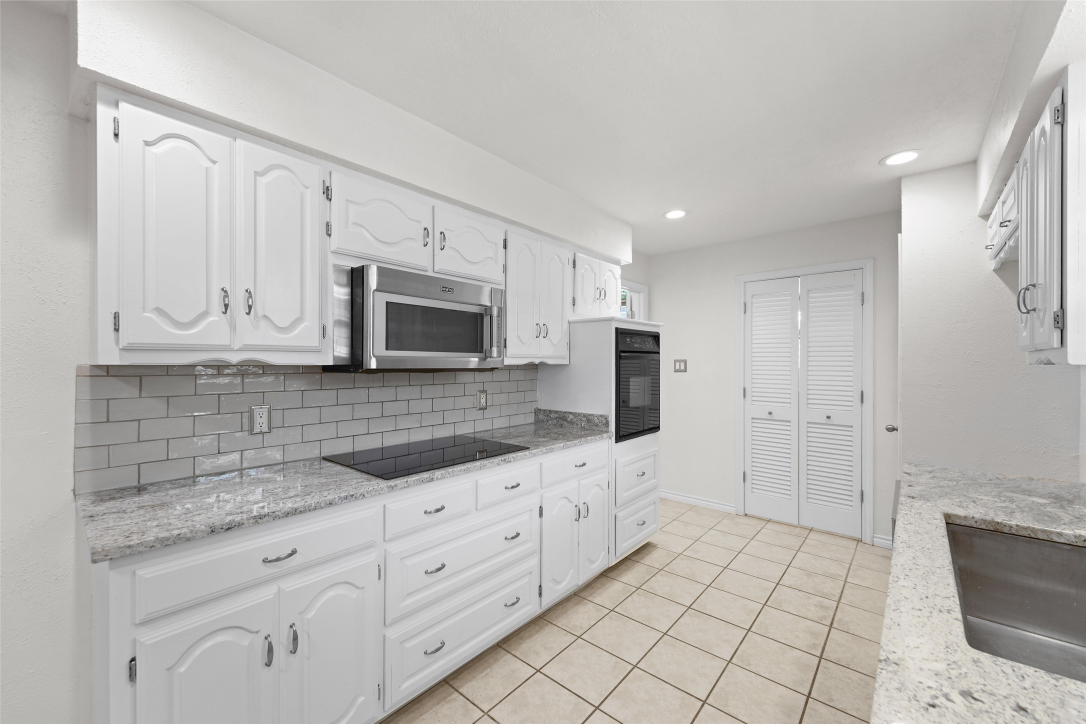 807 Lake Meadows Drive