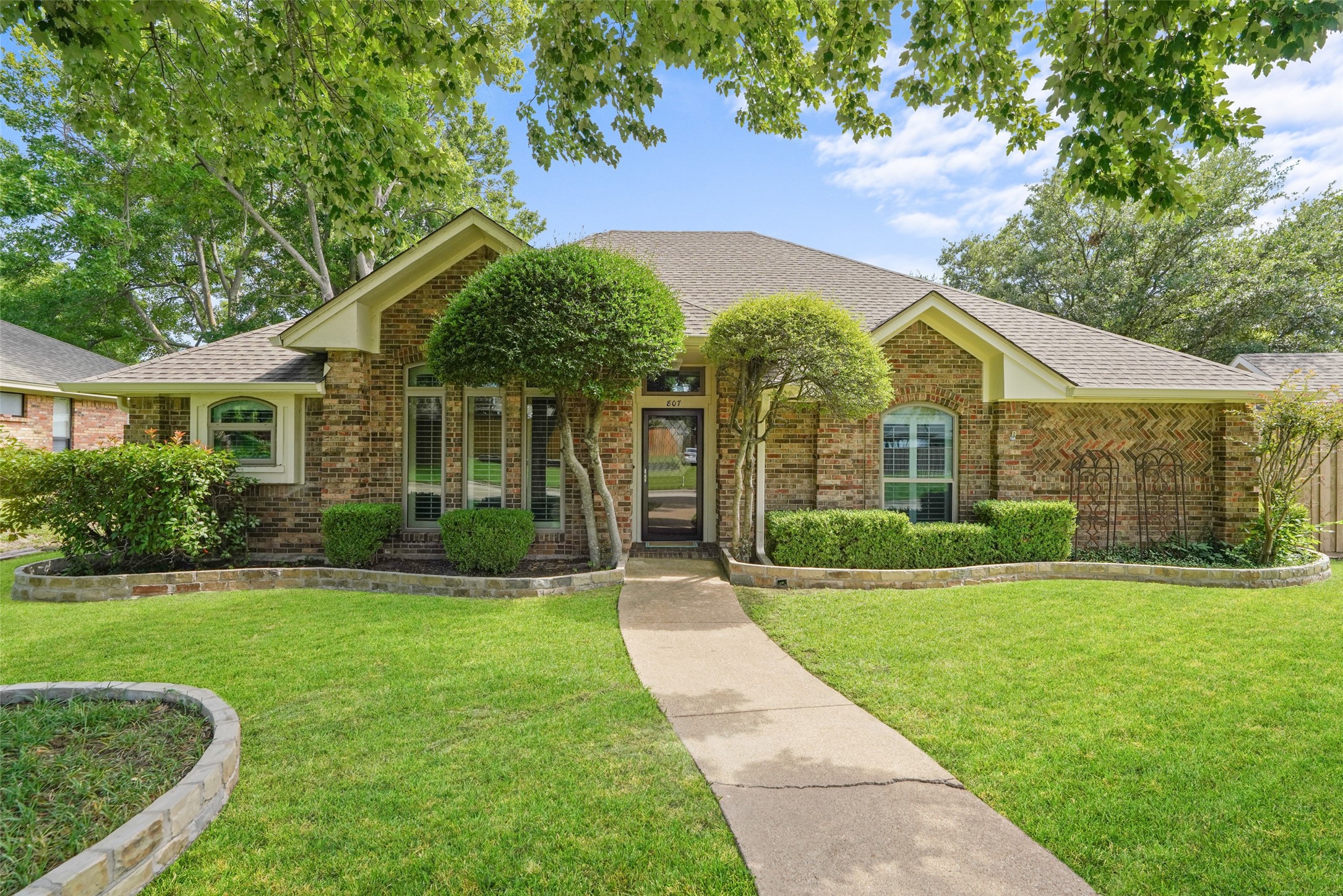 807 Lake Meadows Drive