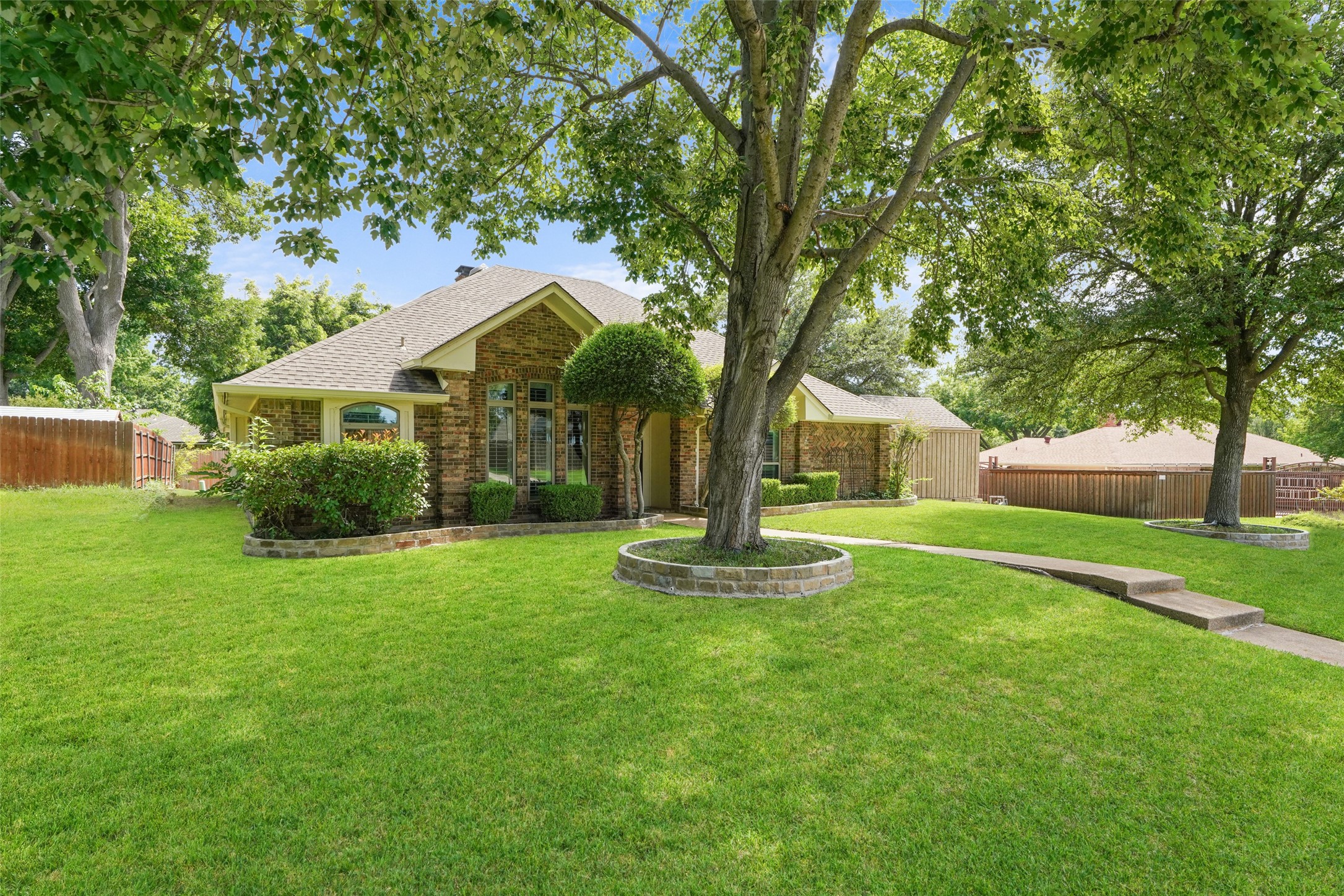 807 Lake Meadows Drive