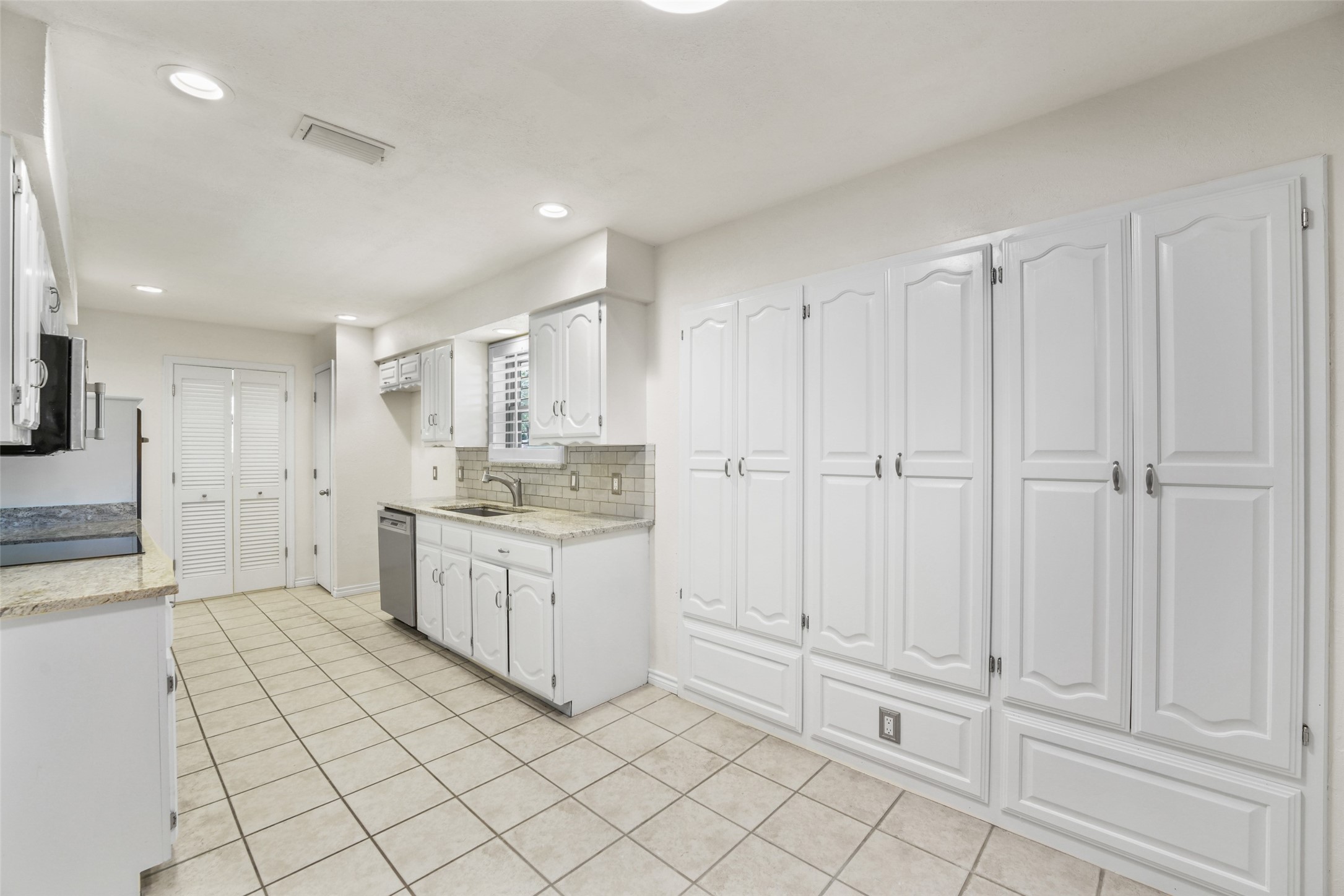 807 Lake Meadows Drive