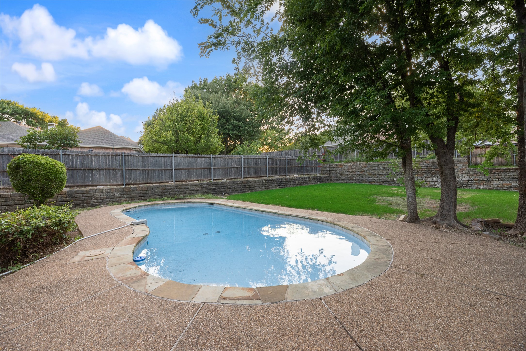 2712 white wing Lane