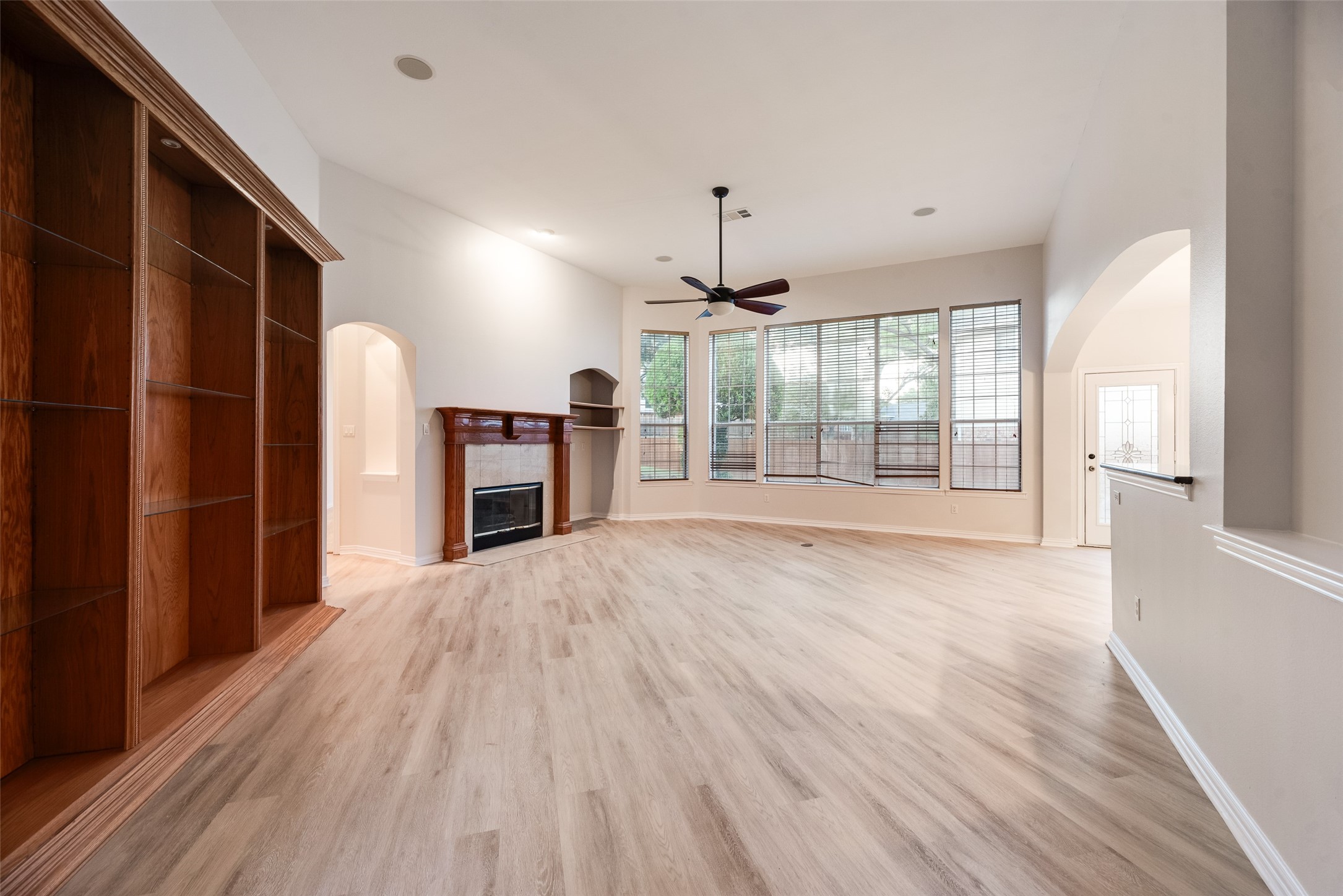 2712 white wing Lane