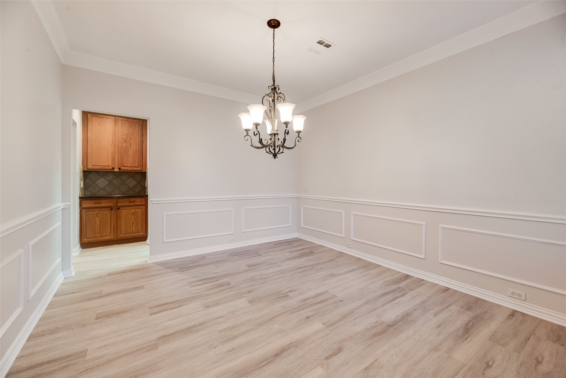 2712 white wing Lane