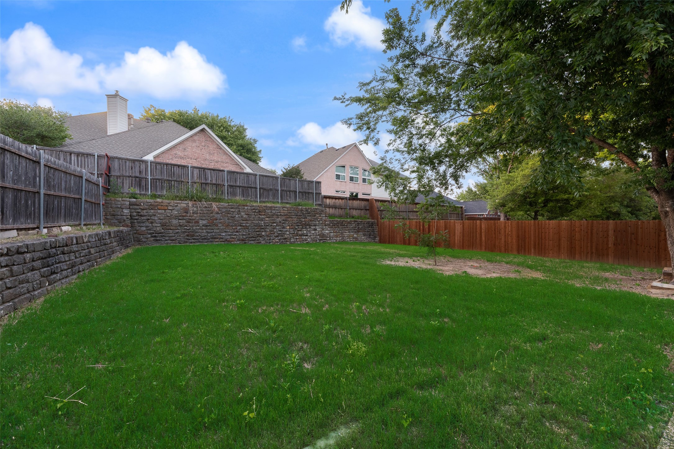 2712 white wing Lane