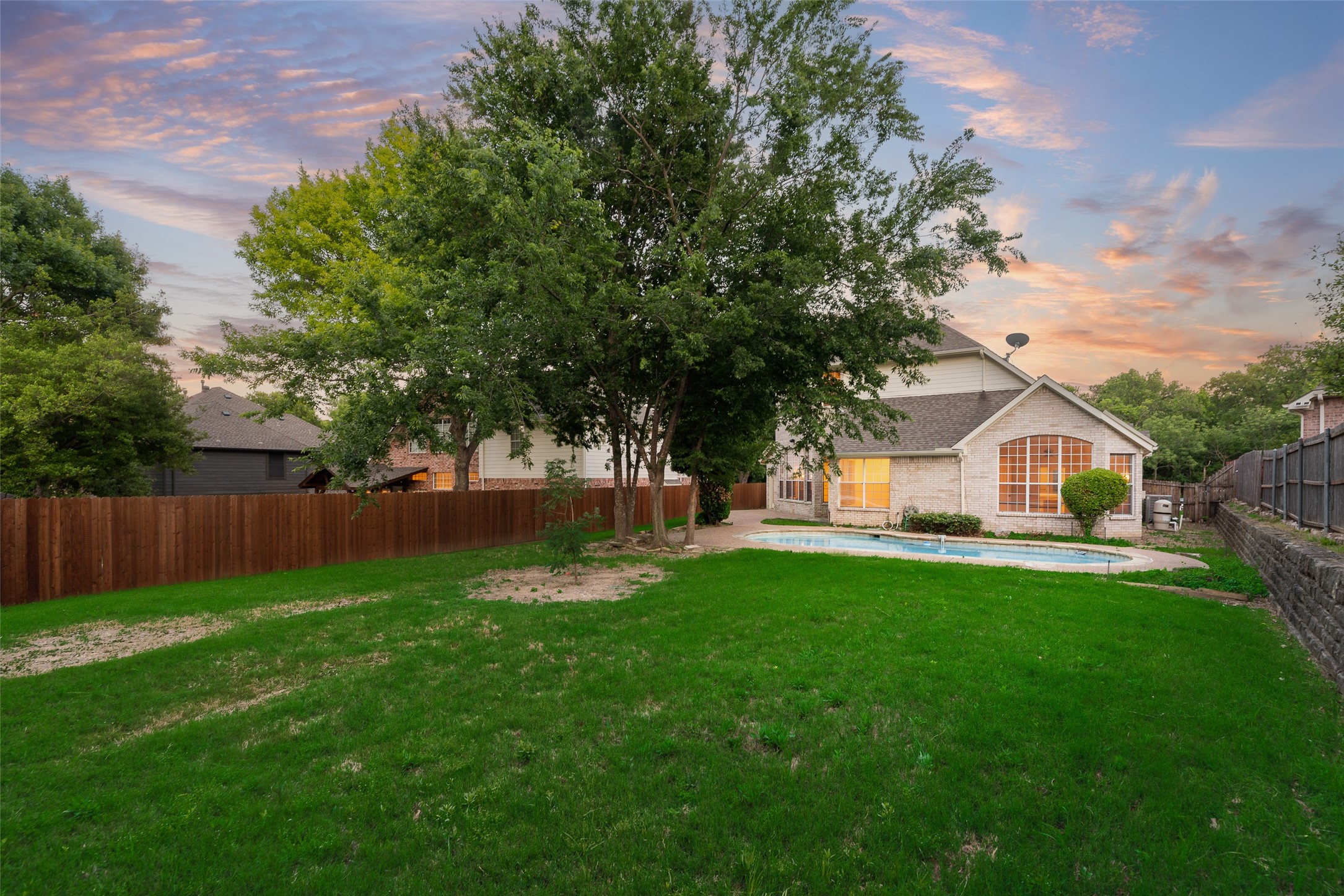 2712 white wing Lane