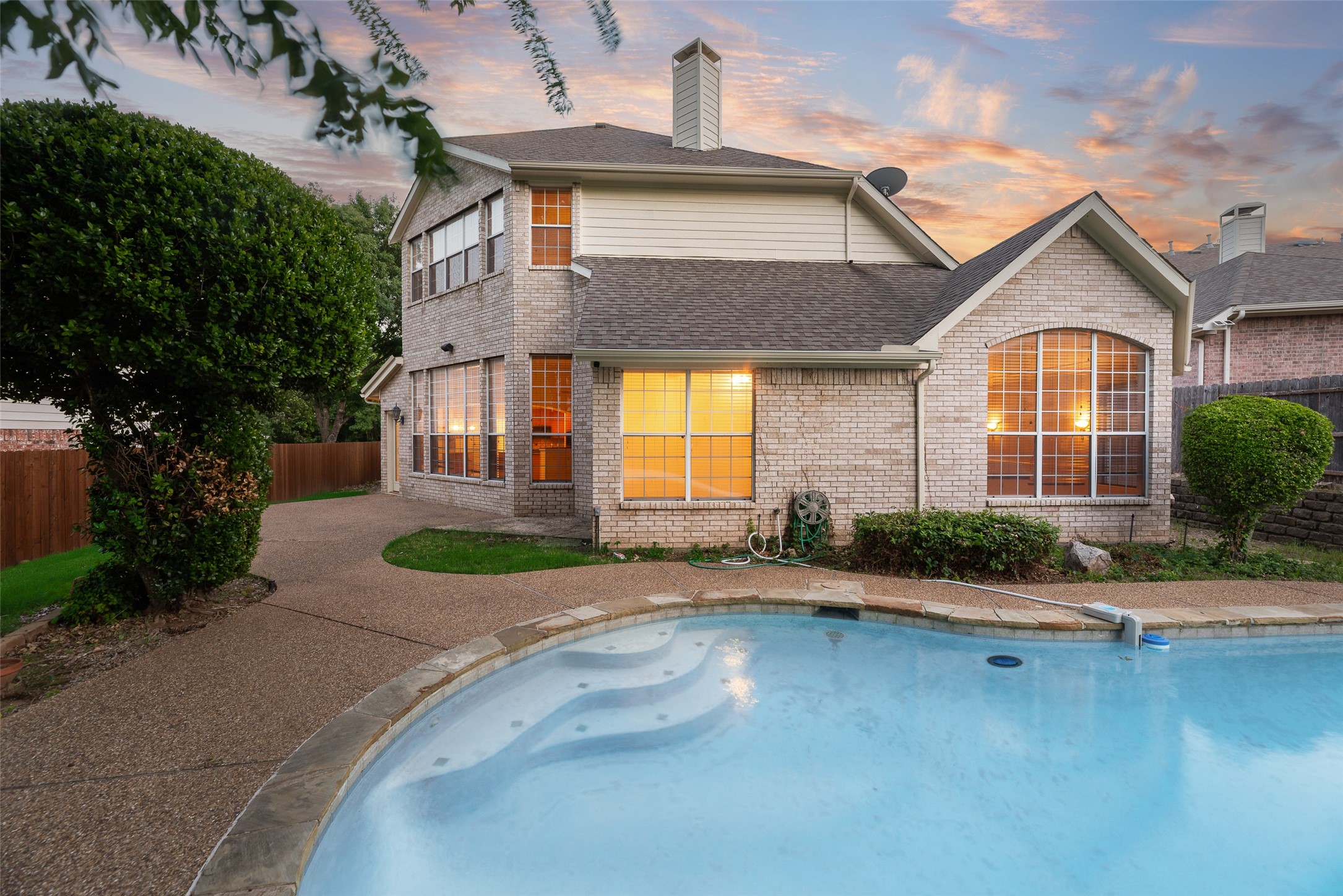 2712 white wing Lane