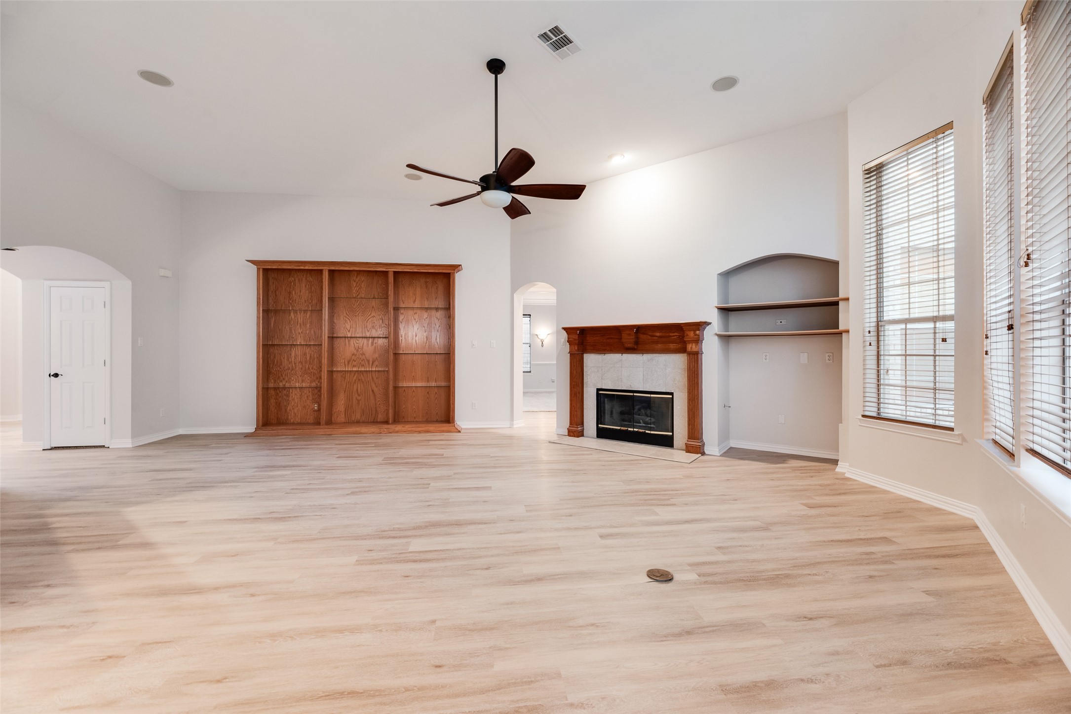 2712 white wing Lane