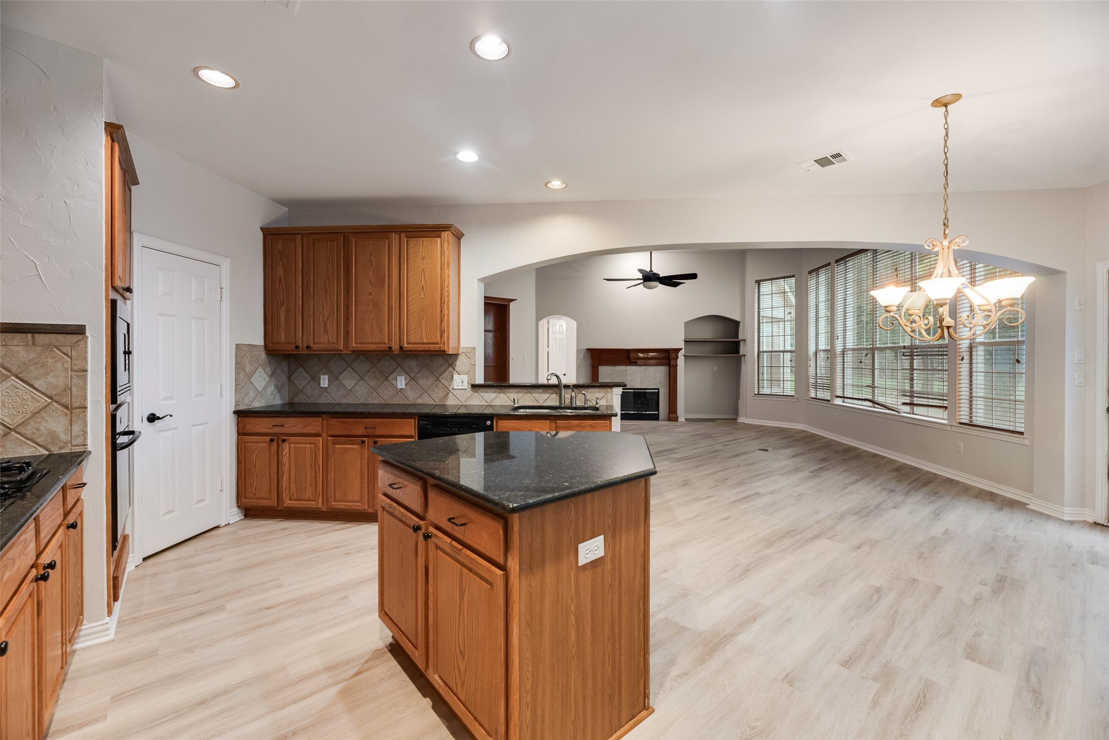 2712 white wing Lane