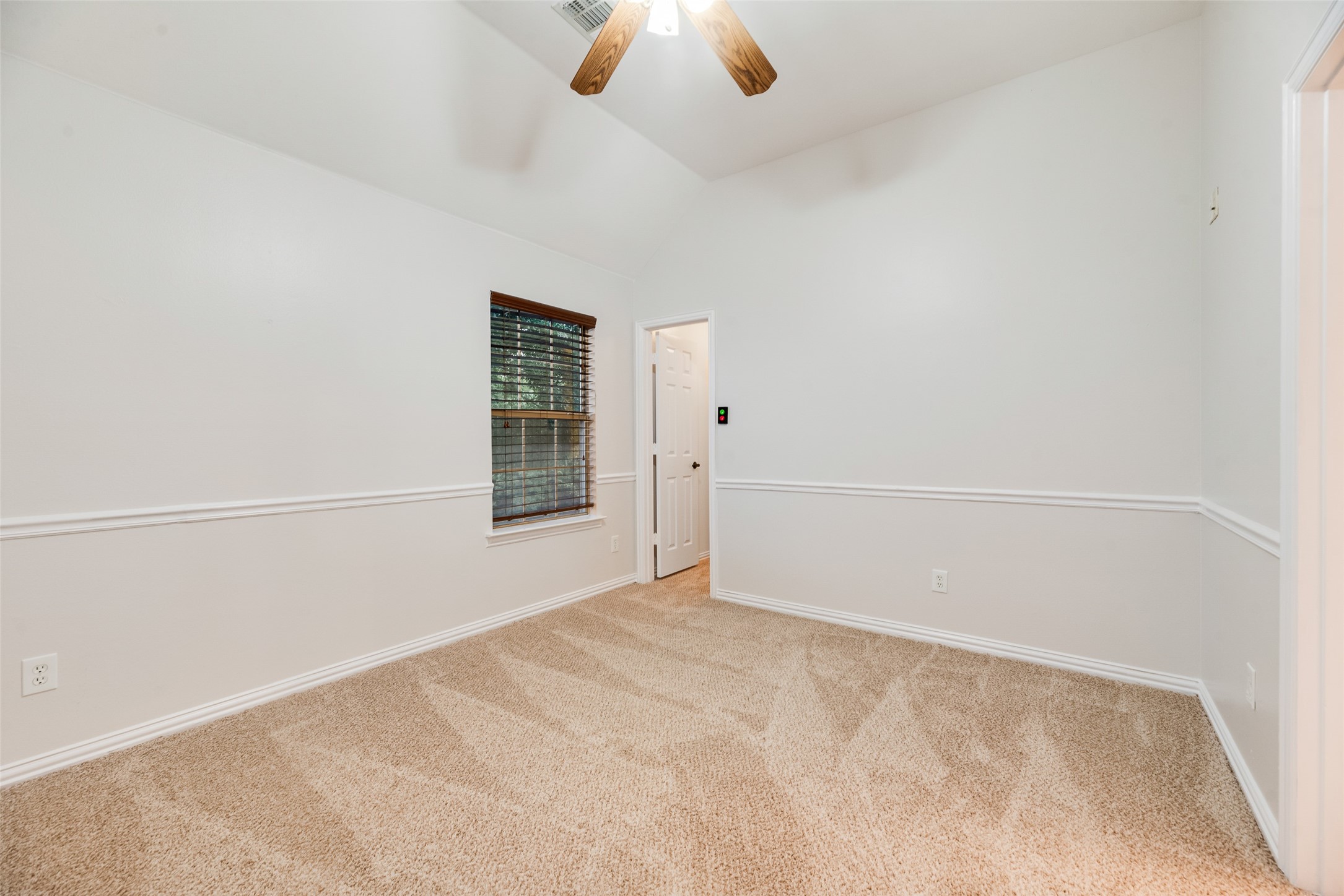 2712 white wing Lane