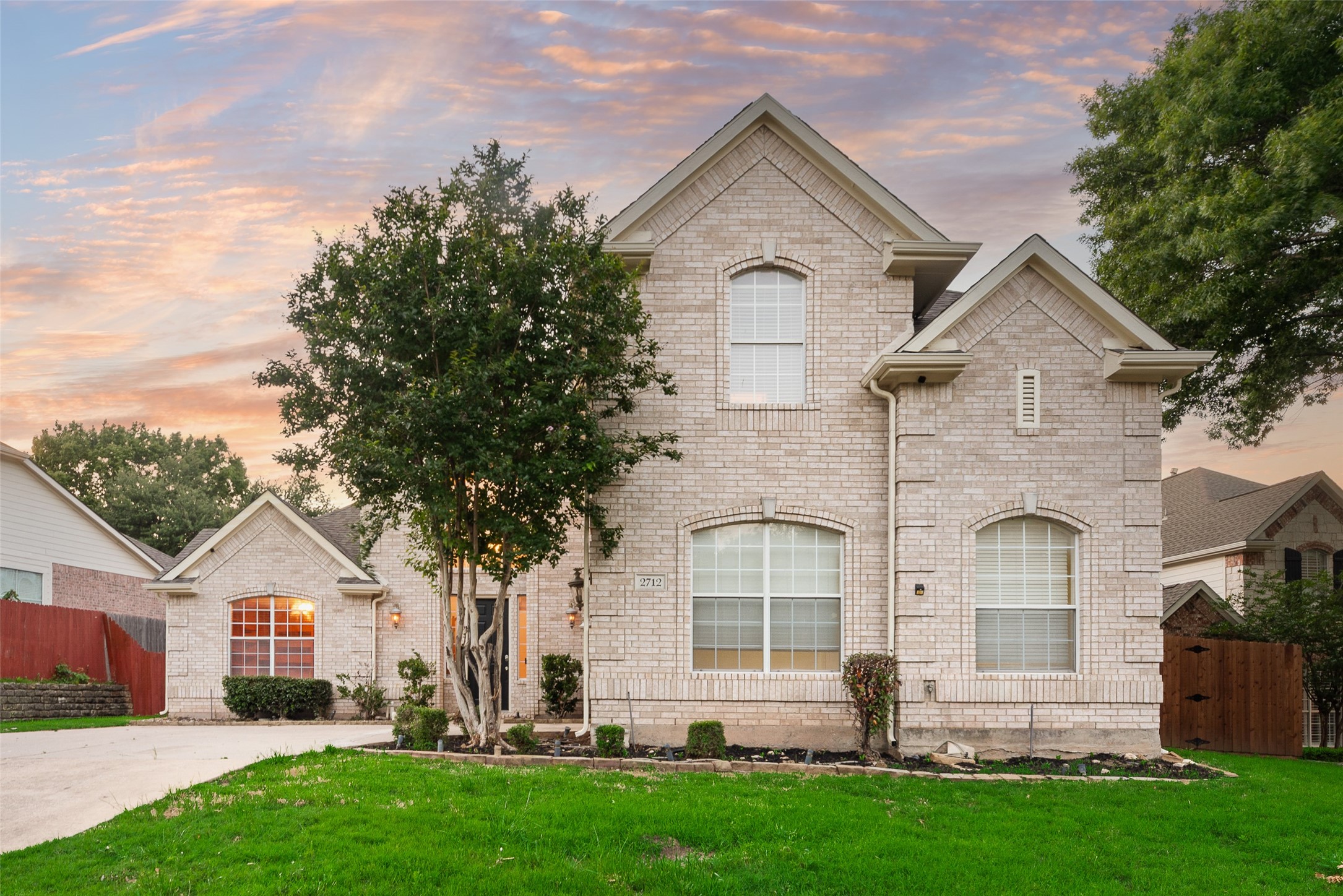 2712 white wing Lane