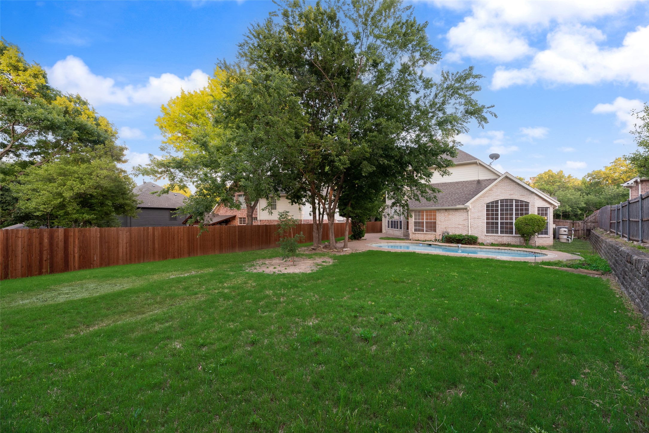2712 white wing Lane