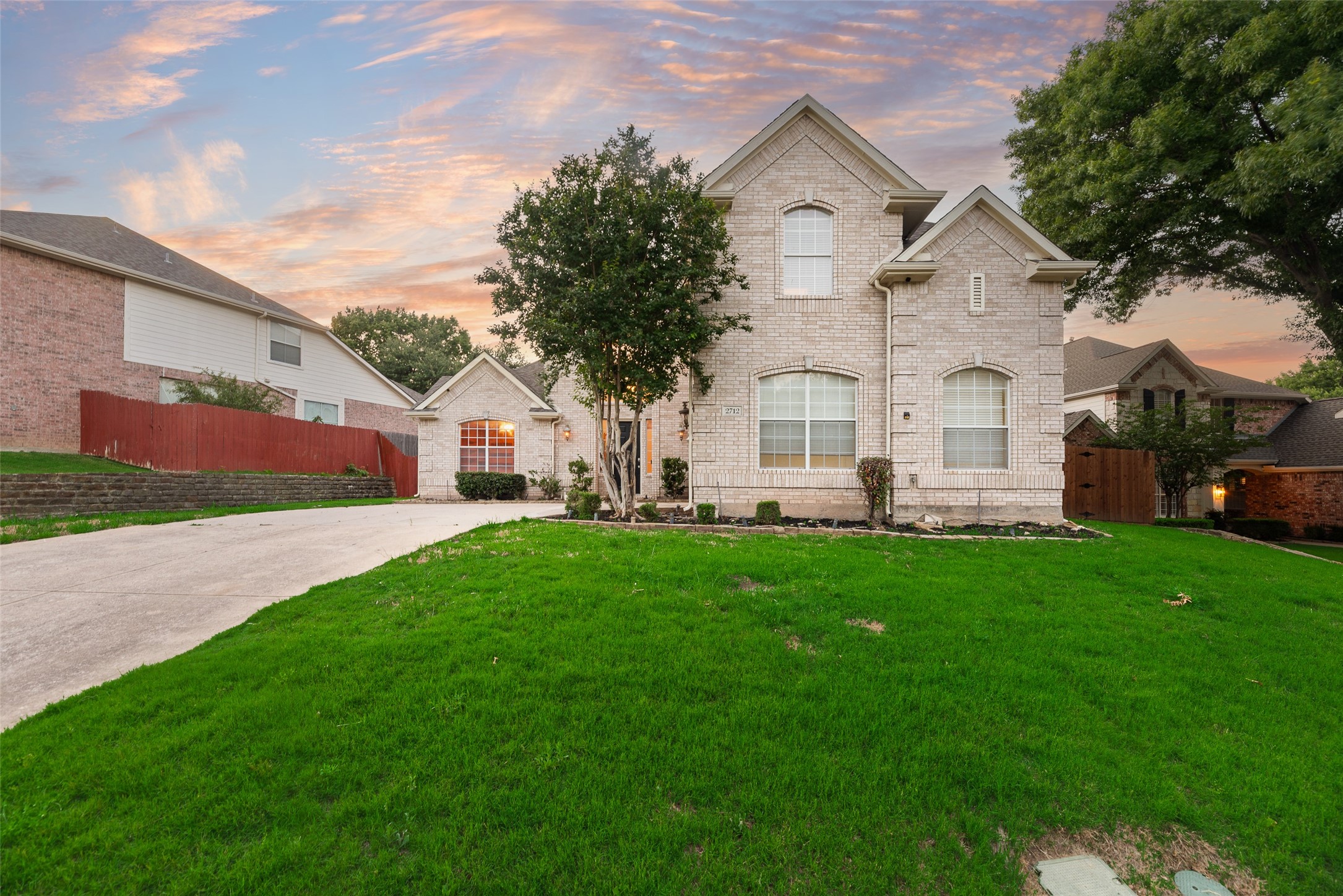2712 white wing Lane