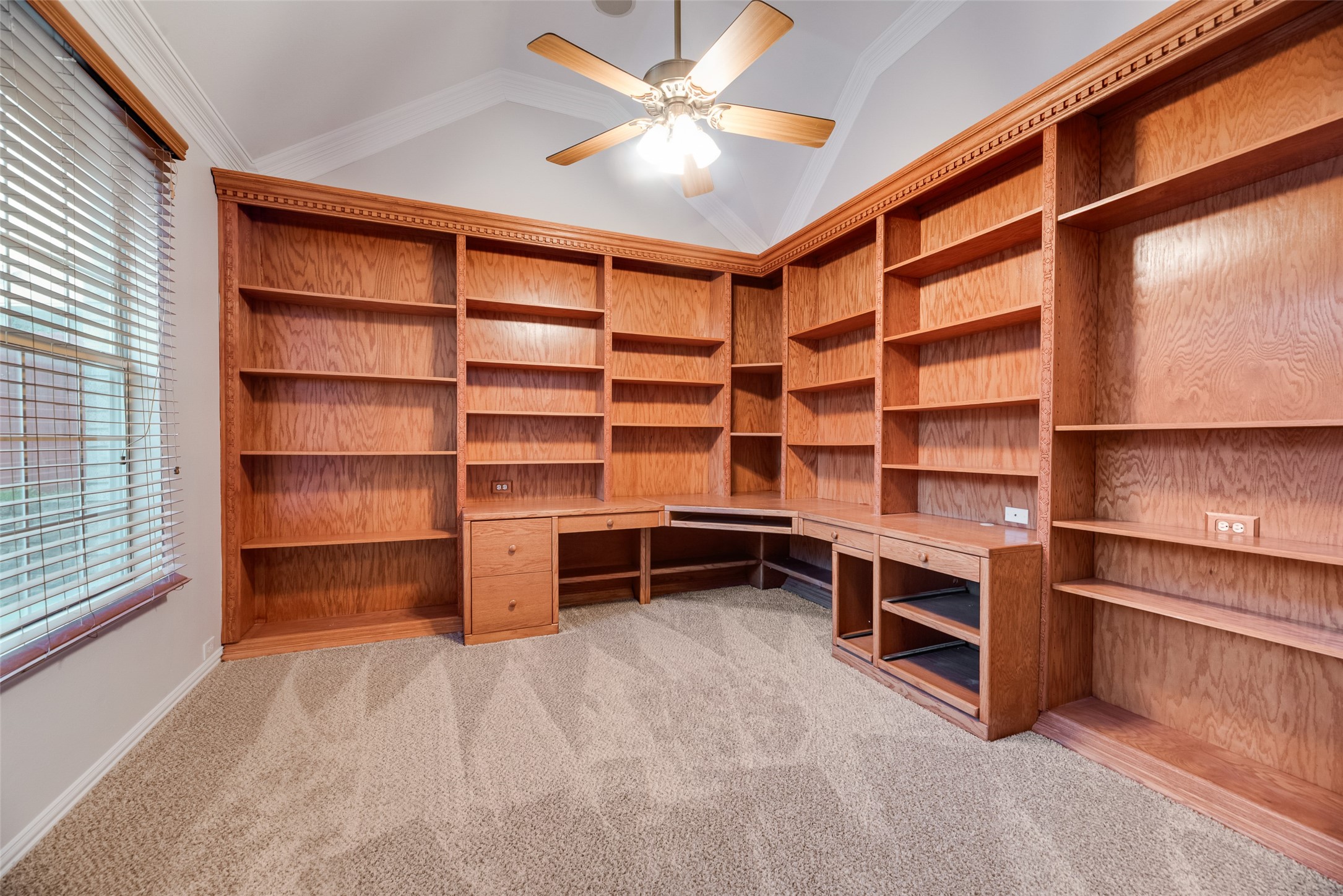 2712 white wing Lane