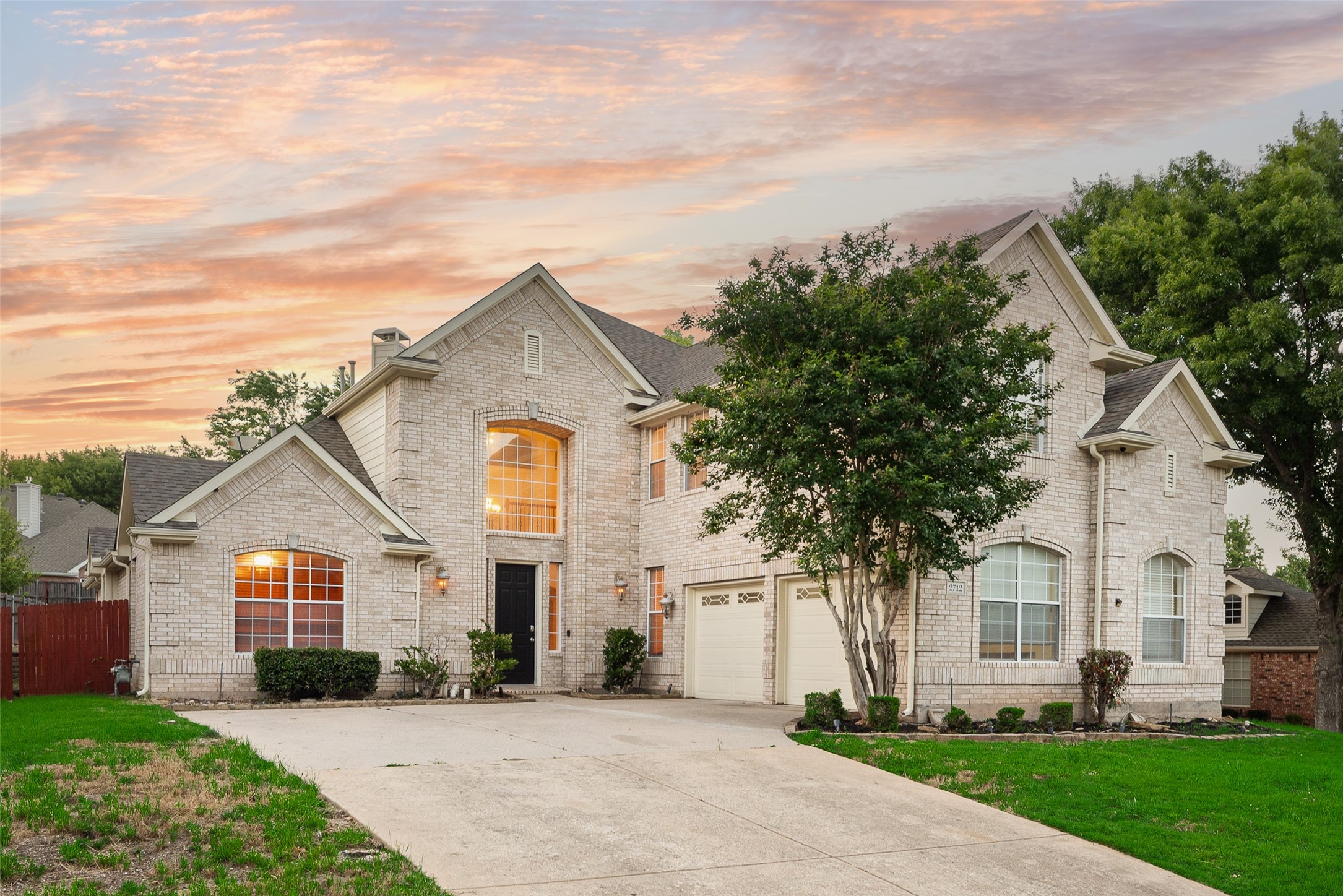 2712 white wing Lane