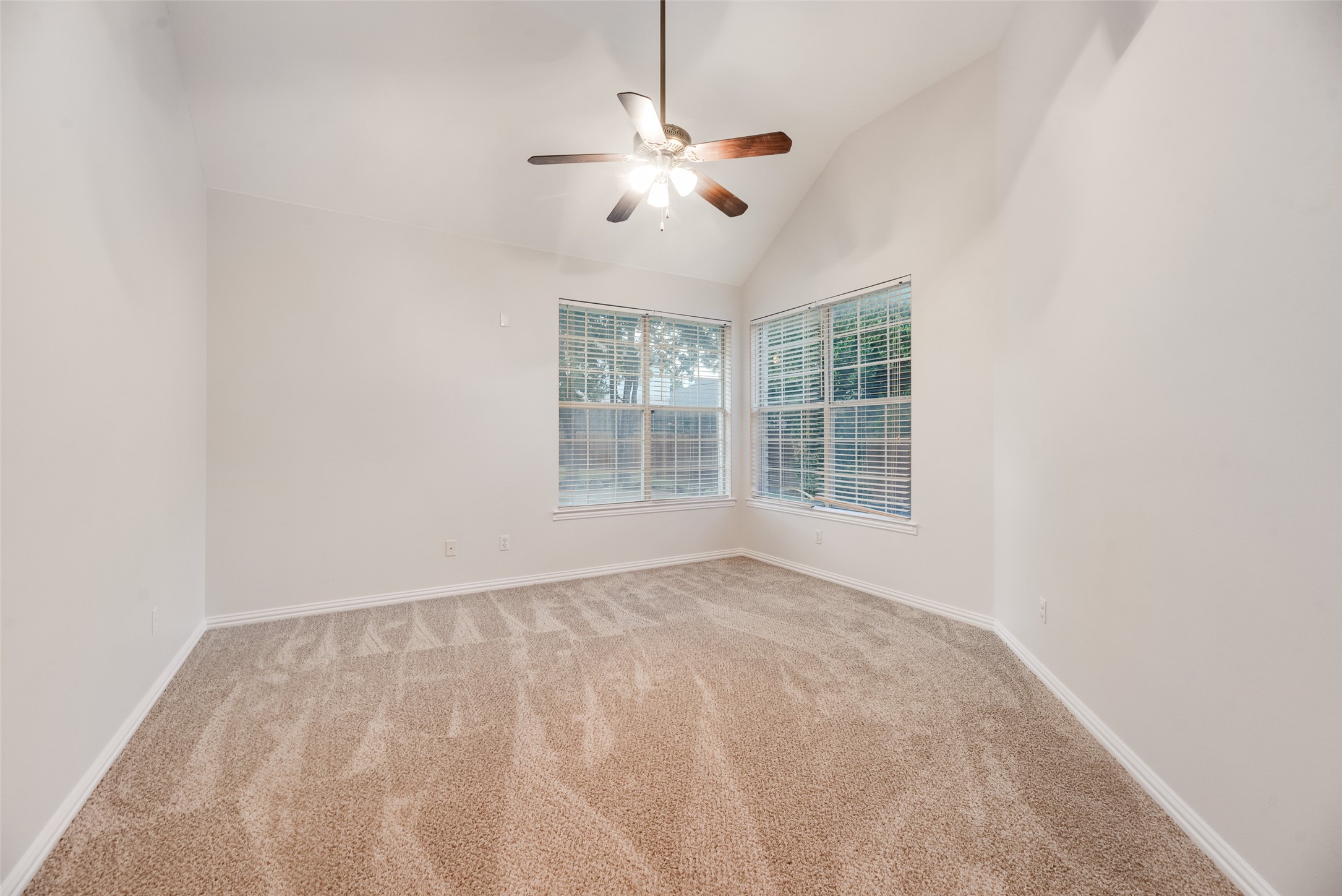 2712 white wing Lane