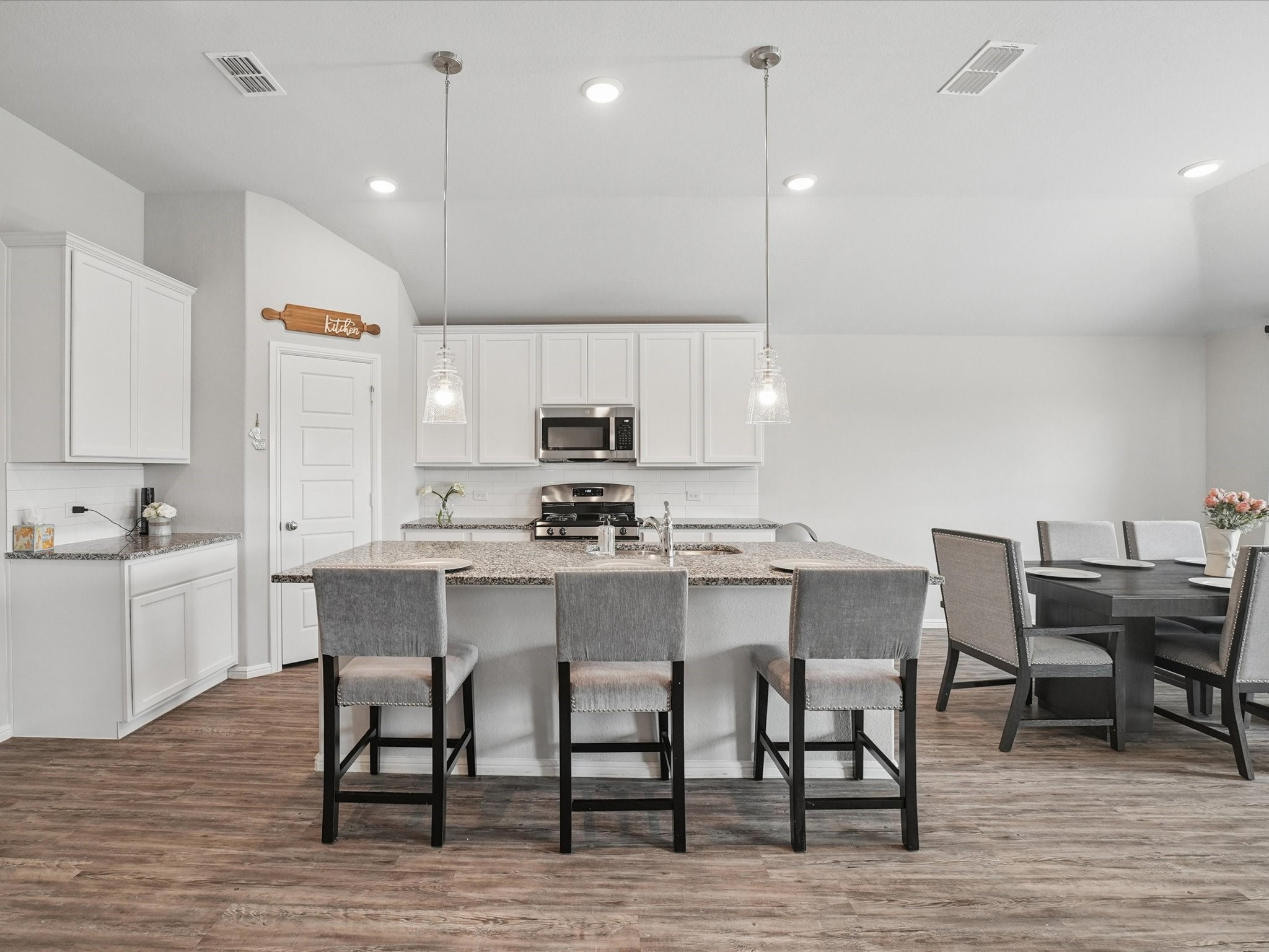 5577 Cherokee Rose Drive