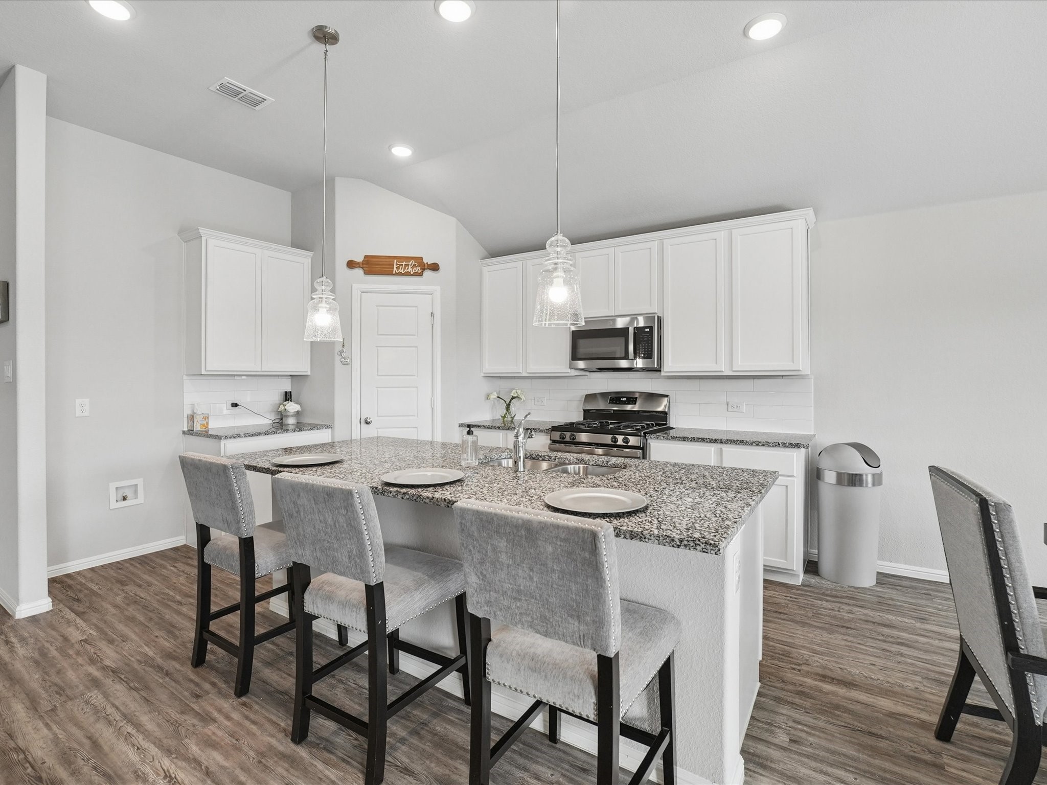 5577 Cherokee Rose Drive