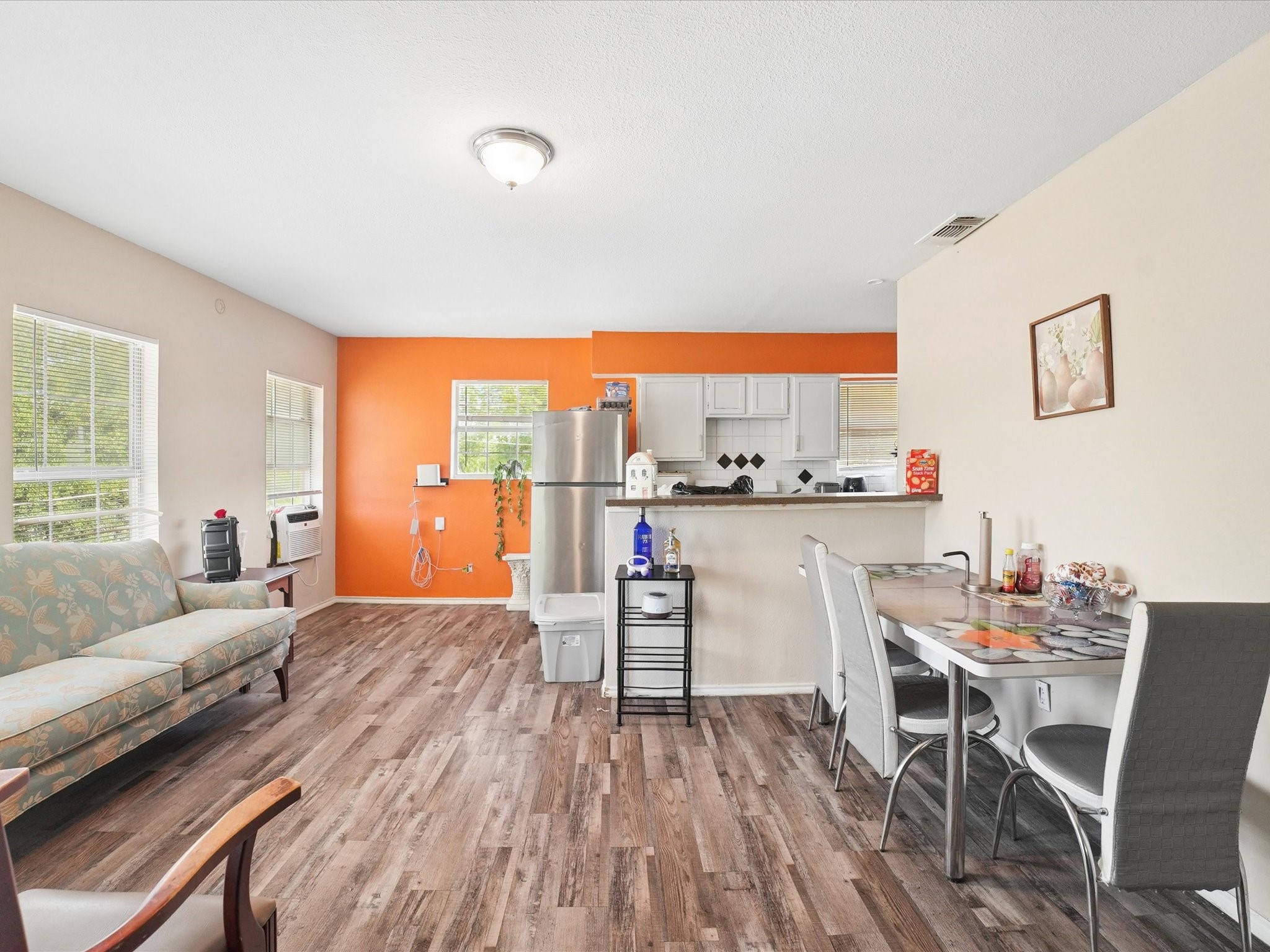 503 E 6th Street