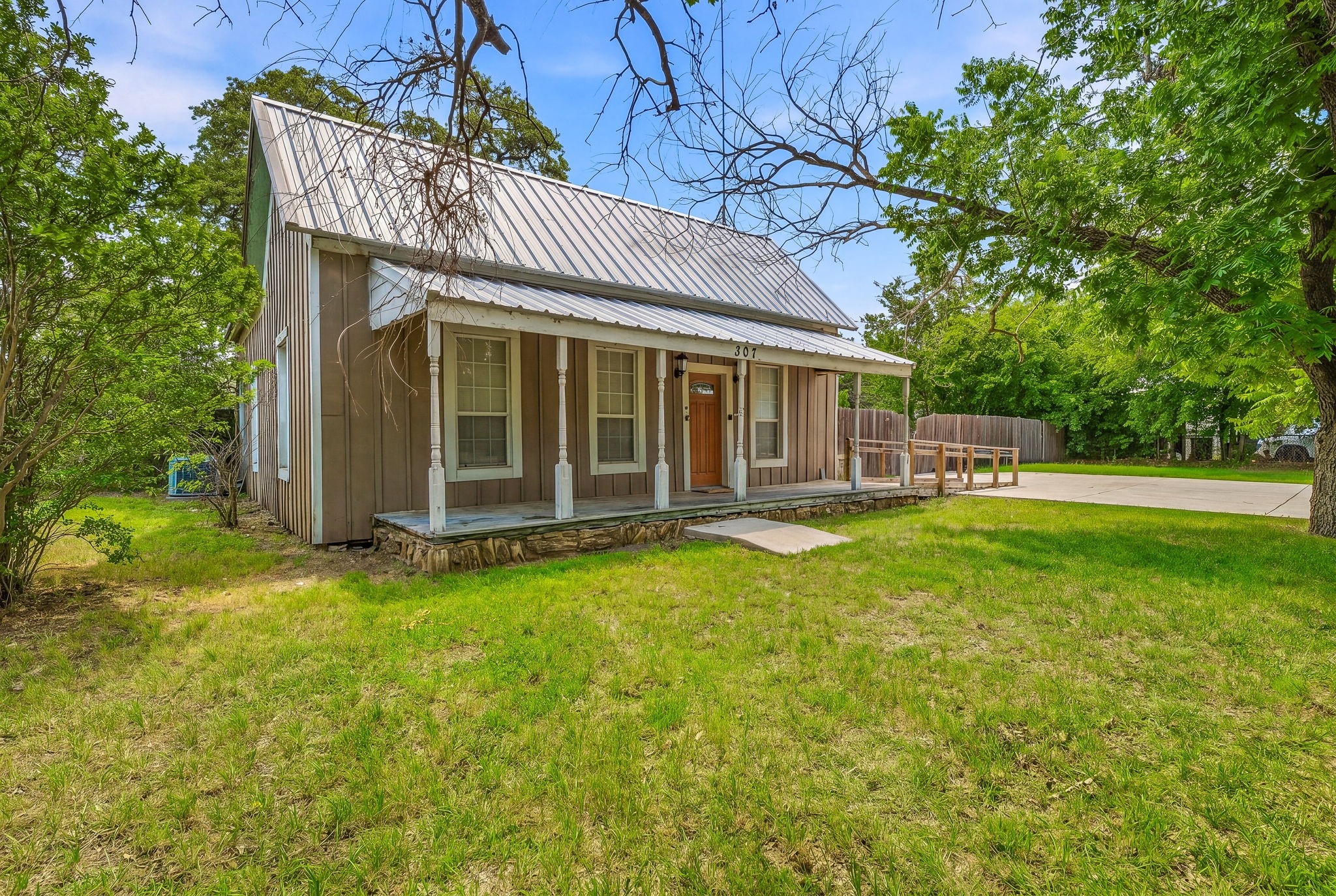 307 N Oak Lane