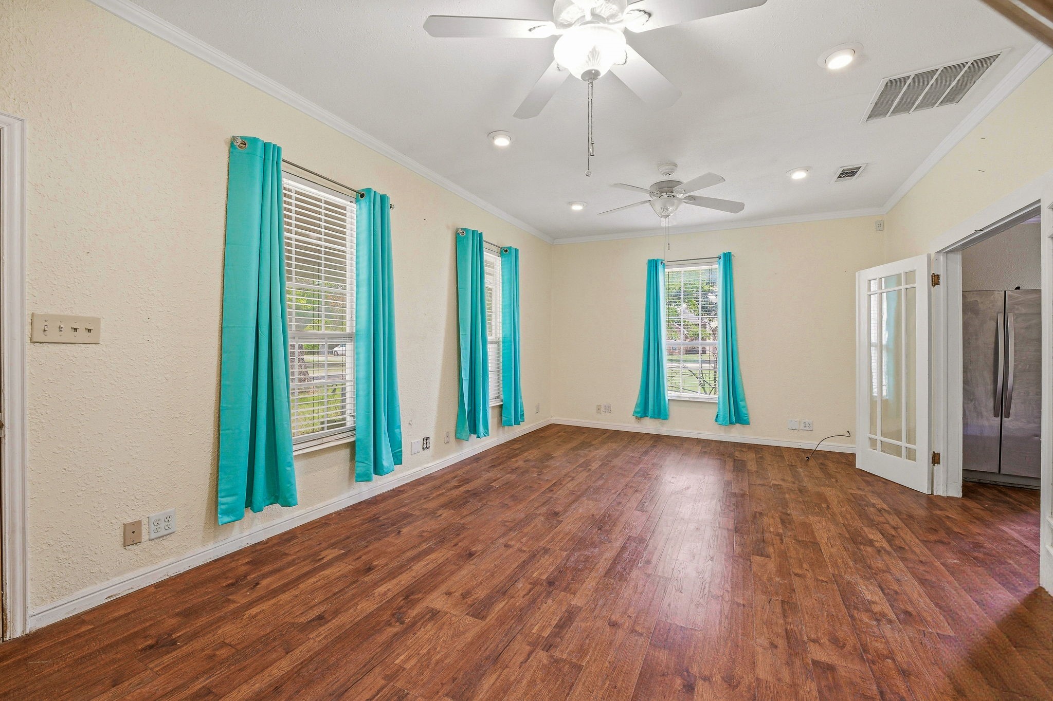 307 N Oak Lane