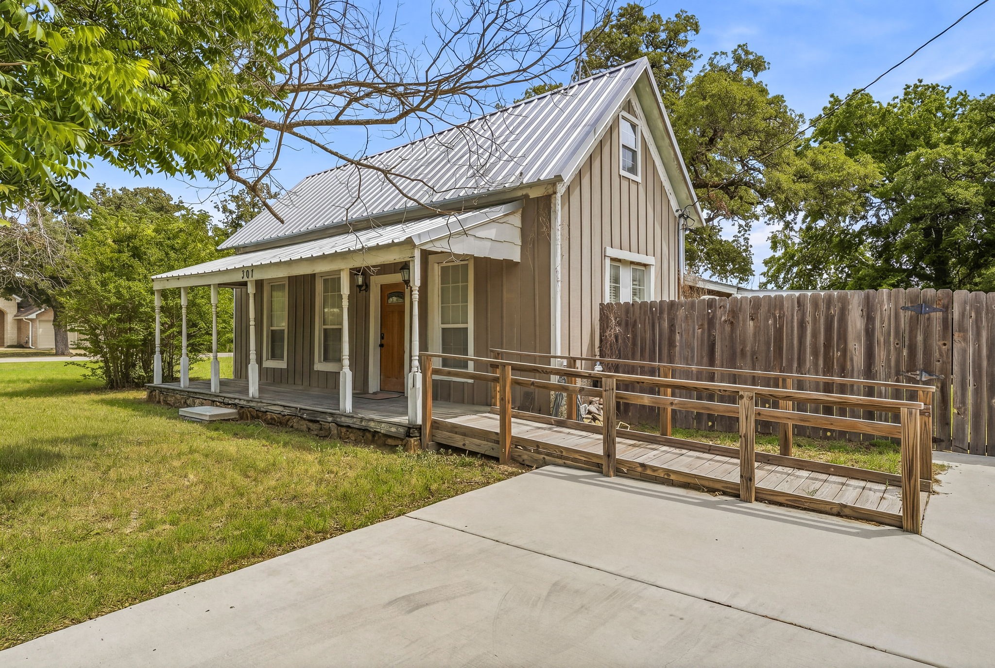307 N Oak Lane