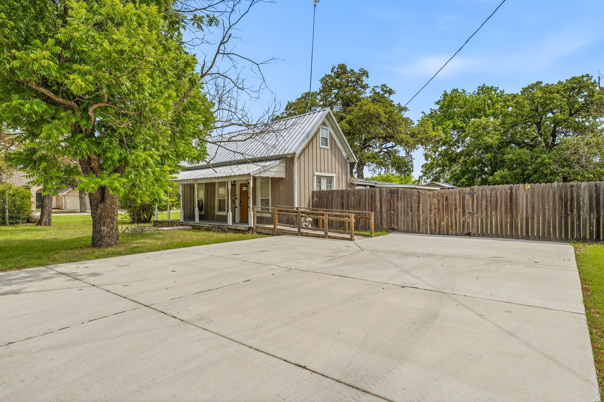 307 N Oak Lane
