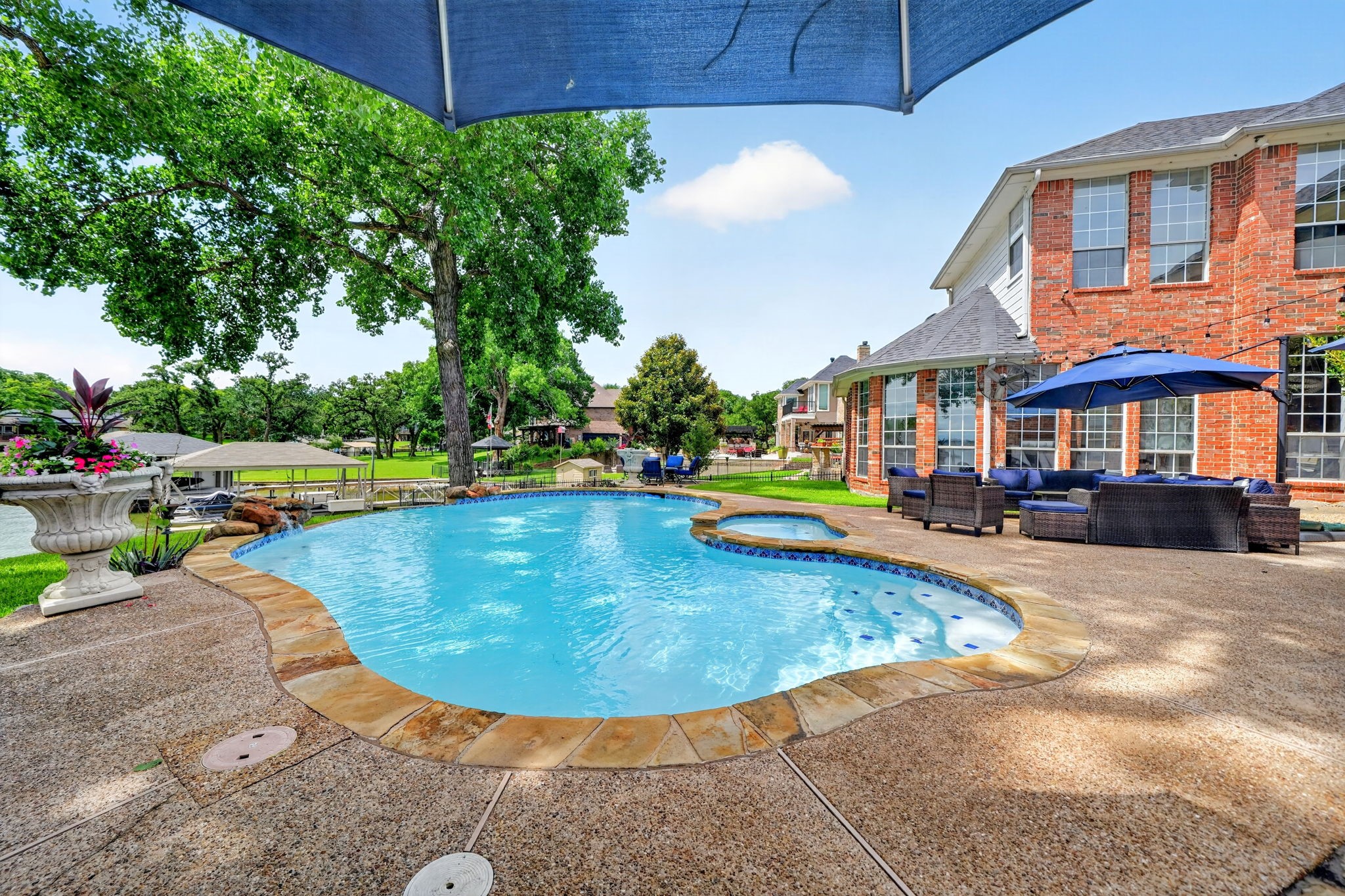 328 Leeward Circle
