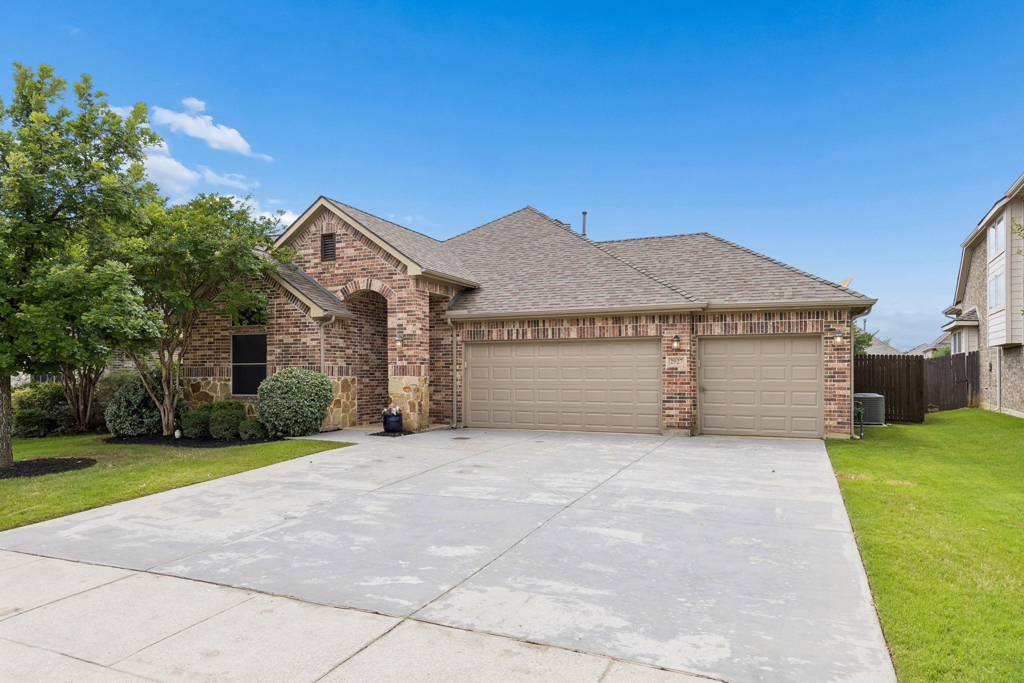 2927 Lakefield Drive