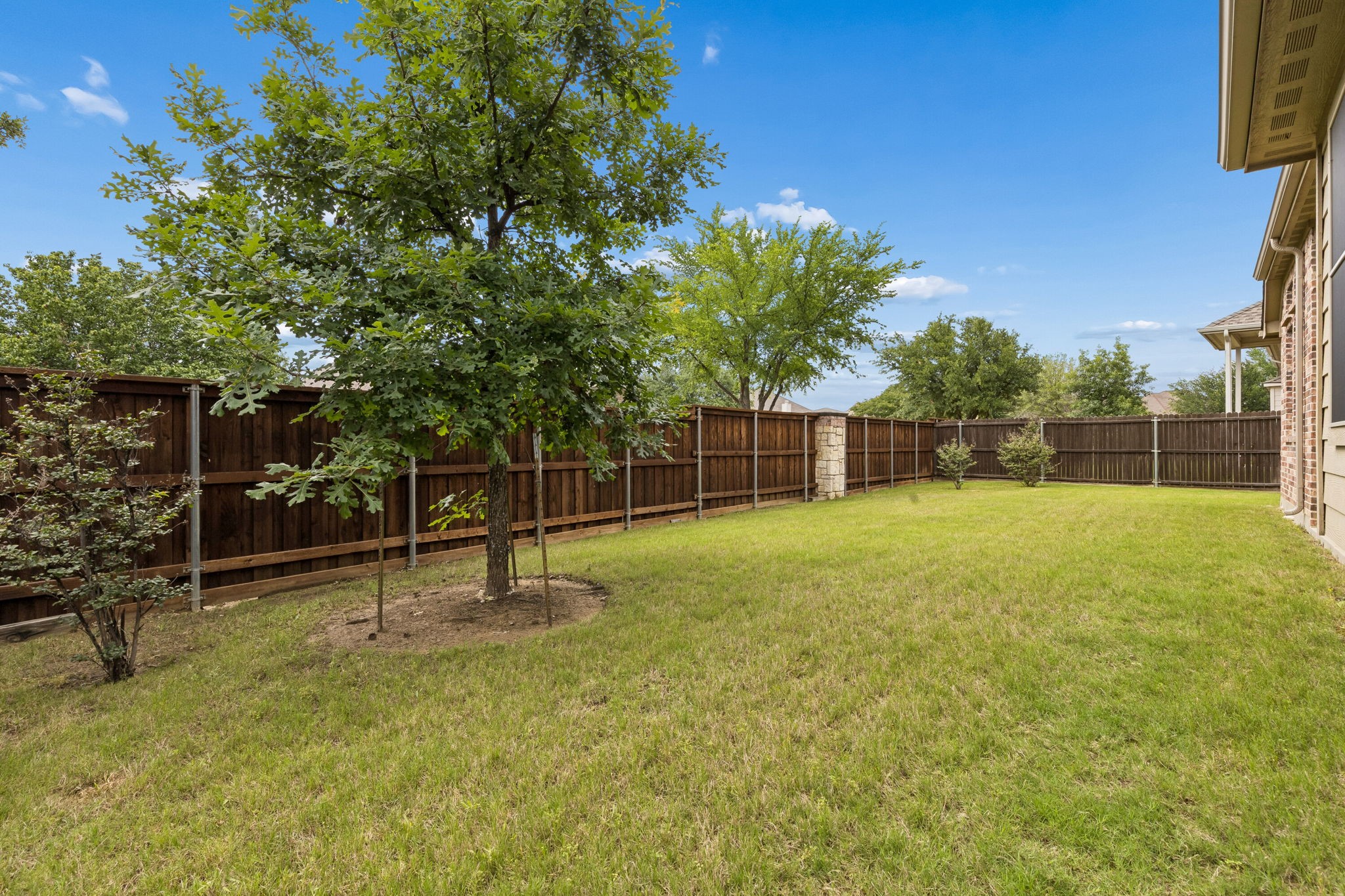 2927 Lakefield Drive
