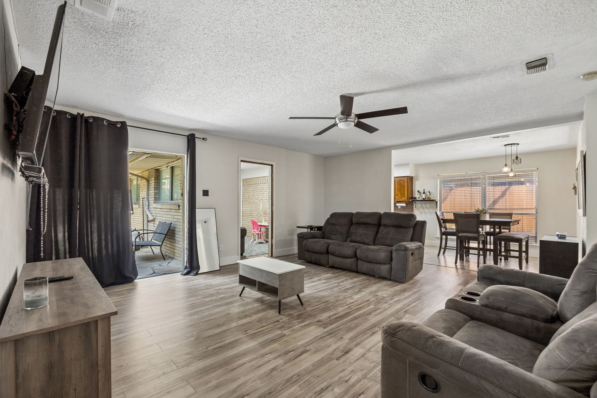 1047 Westlake Drive