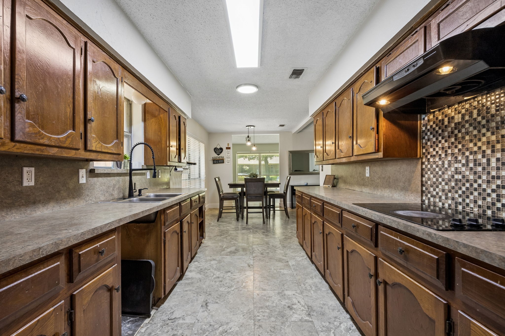 1047 Westlake Drive