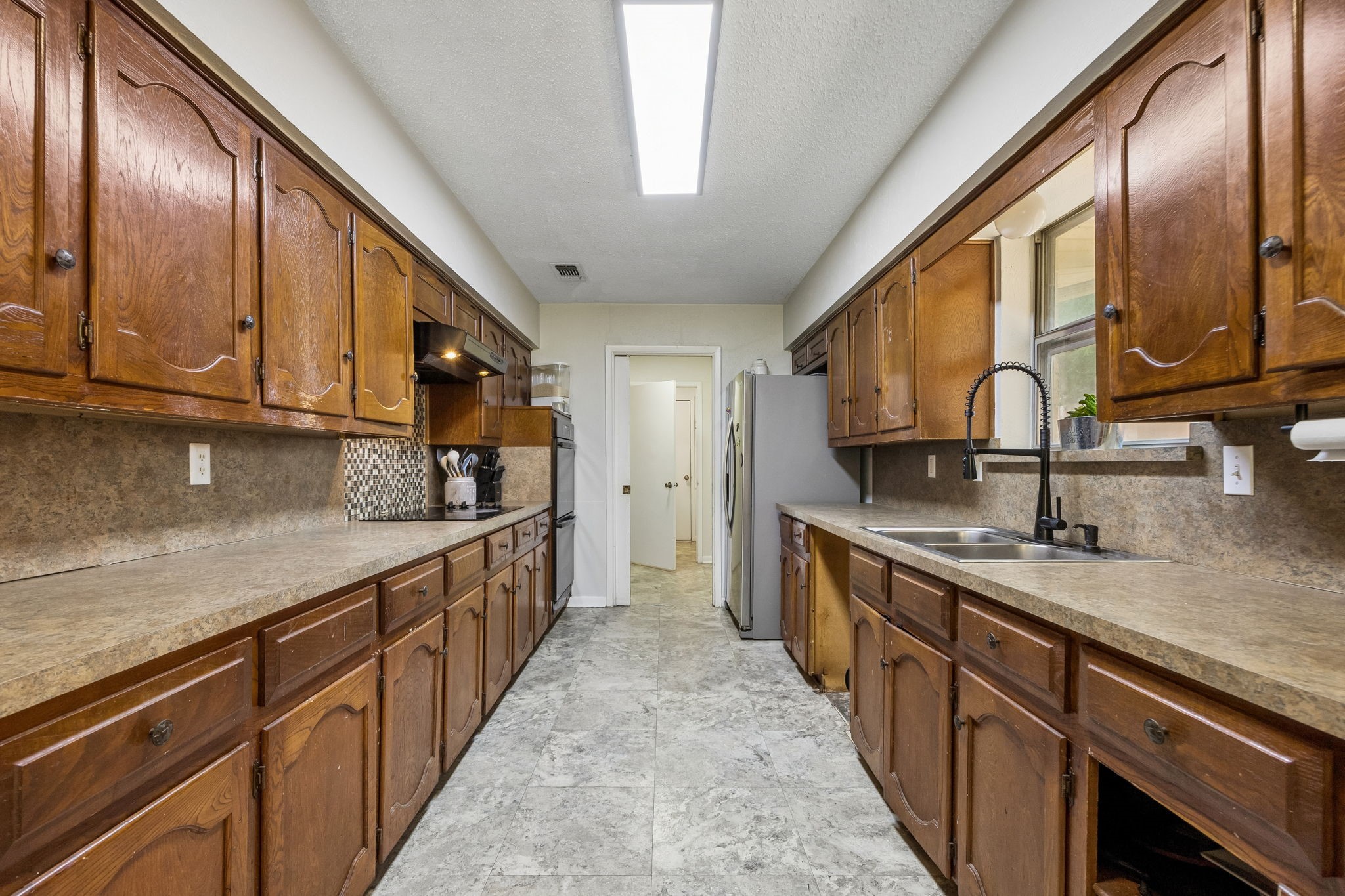 1047 Westlake Drive