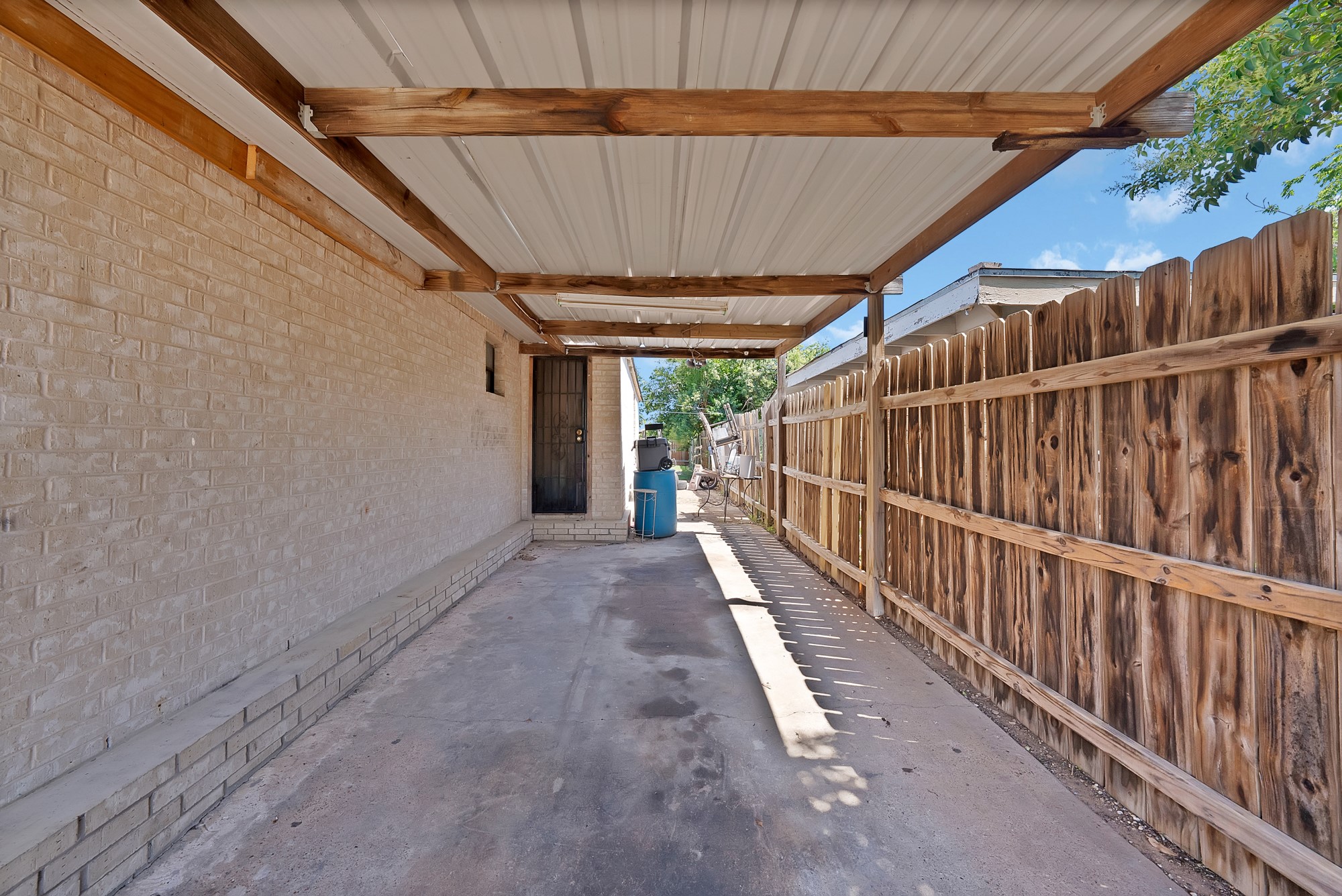 1717 E Harvey Avenue