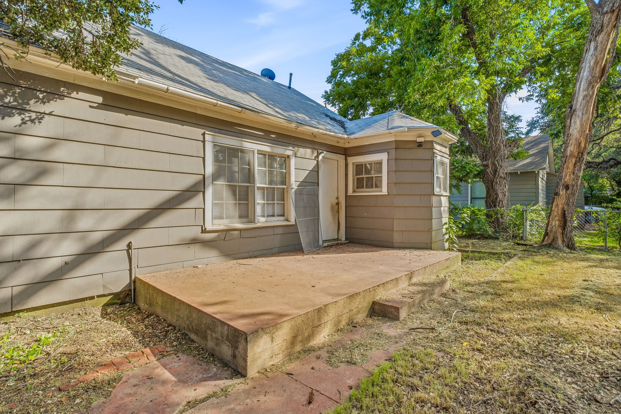 835 W Long Street