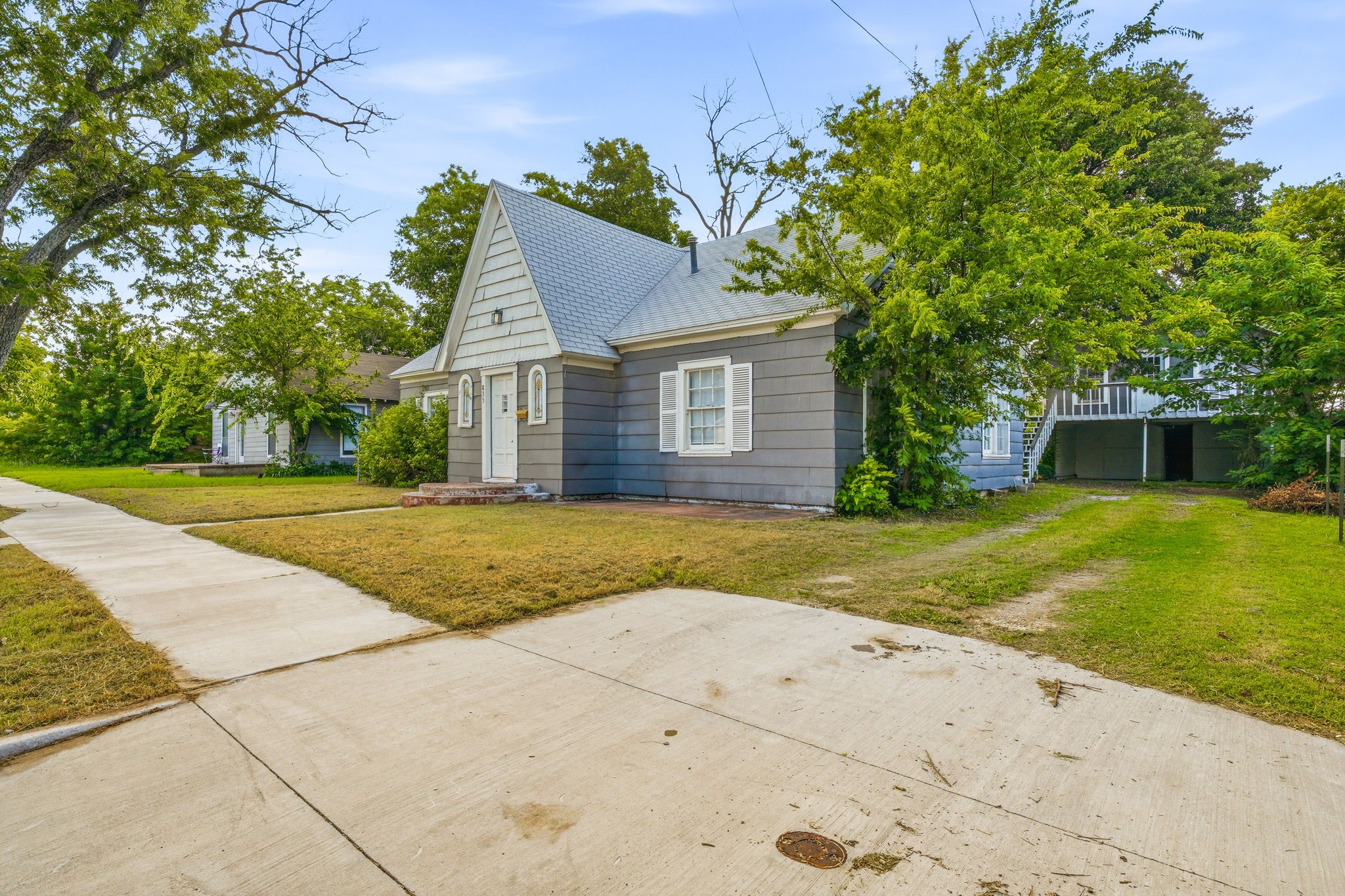 835 W Long Street