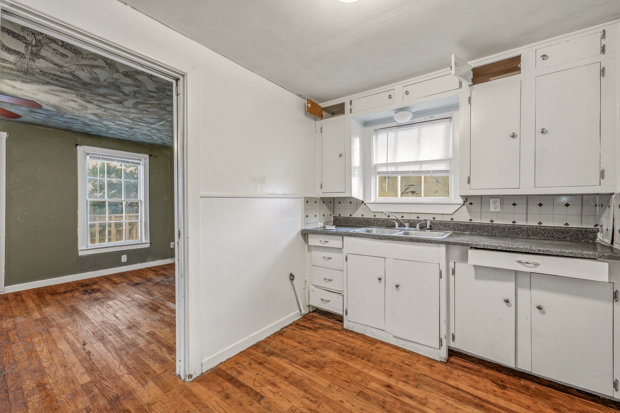 835 W Long Street
