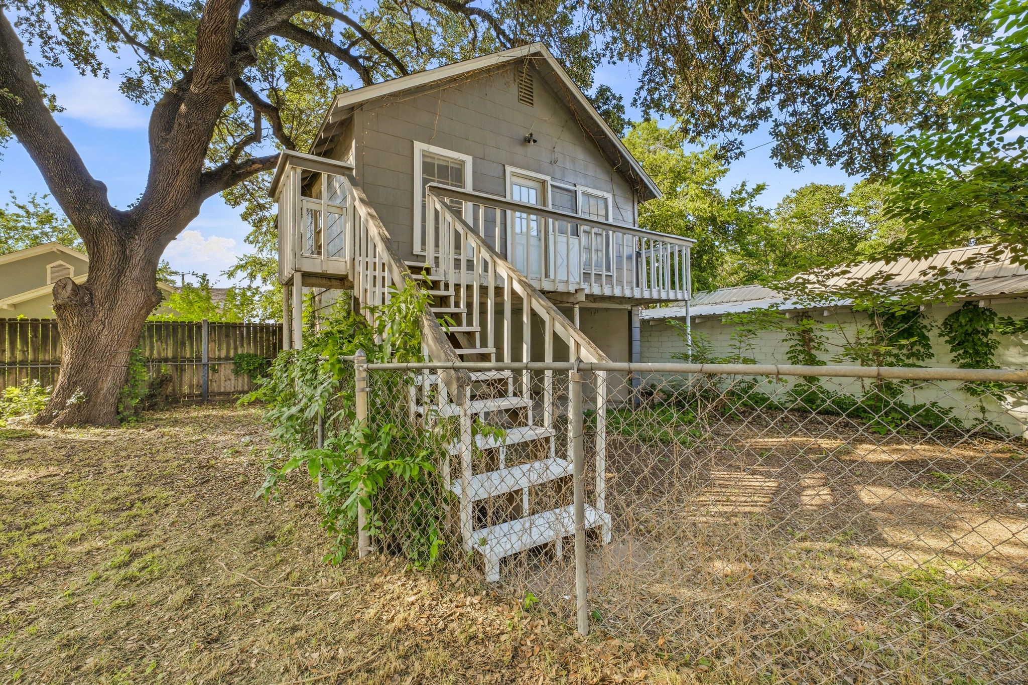 835 W Long Street