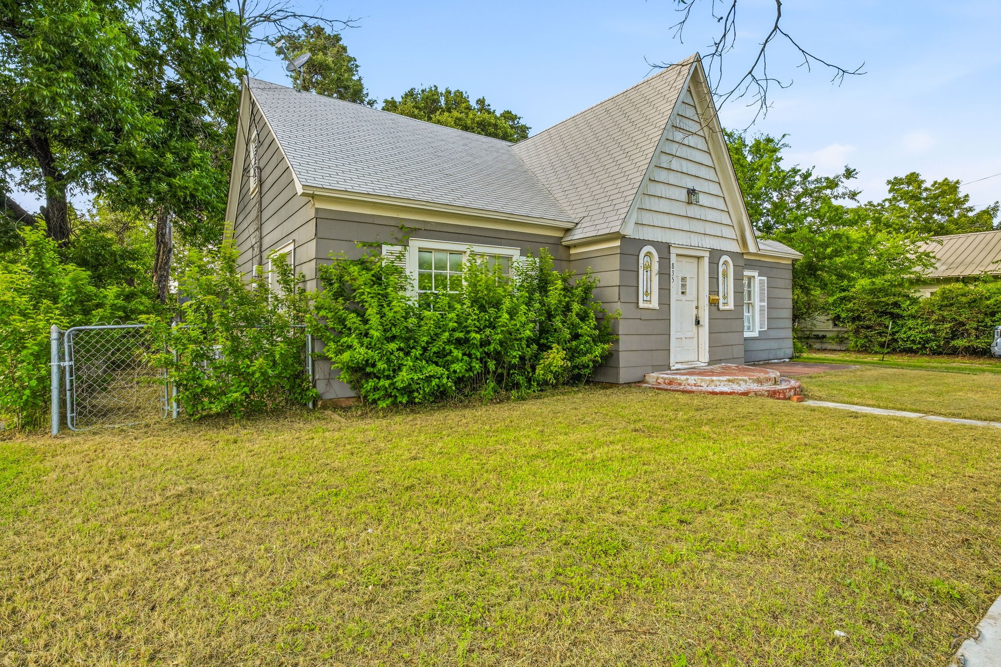 835 W Long Street