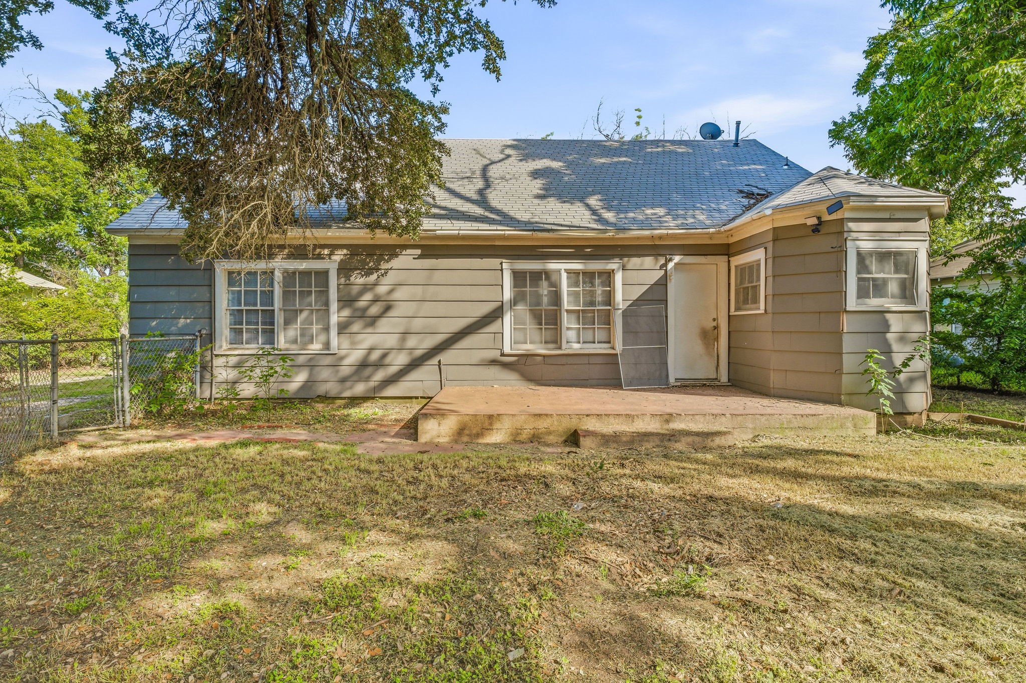 835 W Long Street