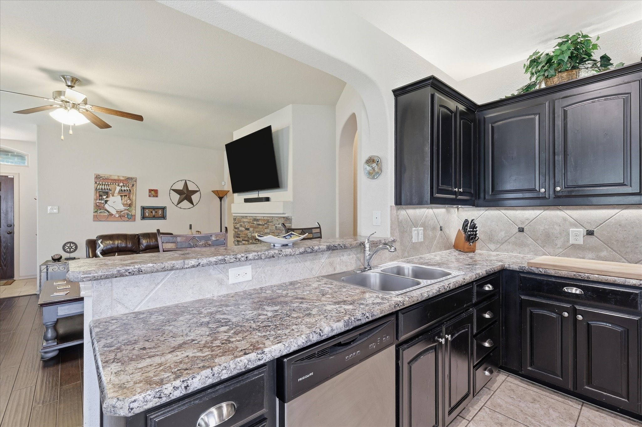 8313 White Hart