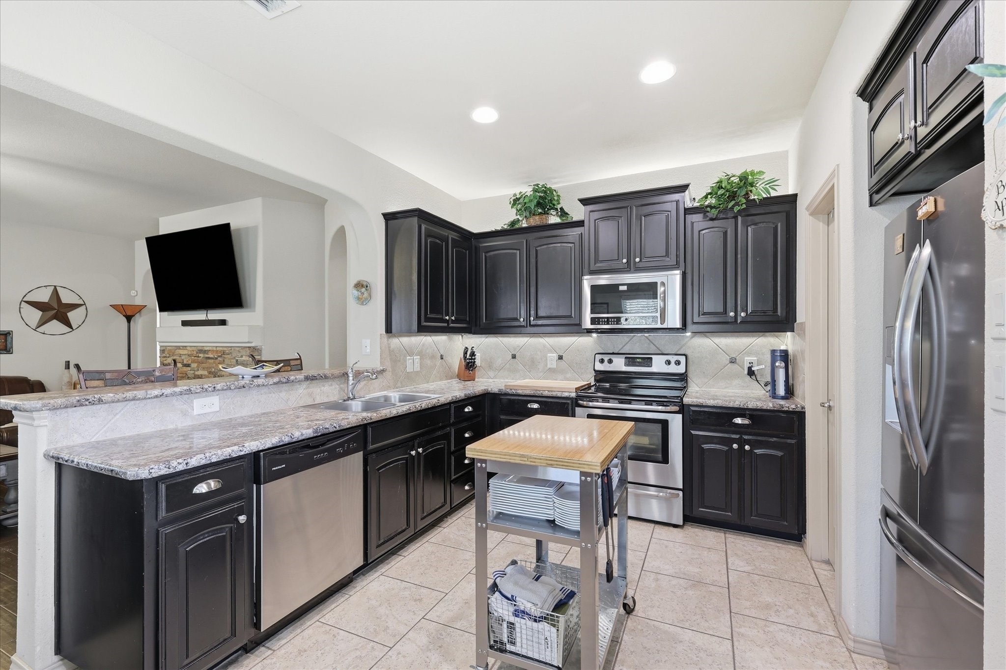 8313 White Hart