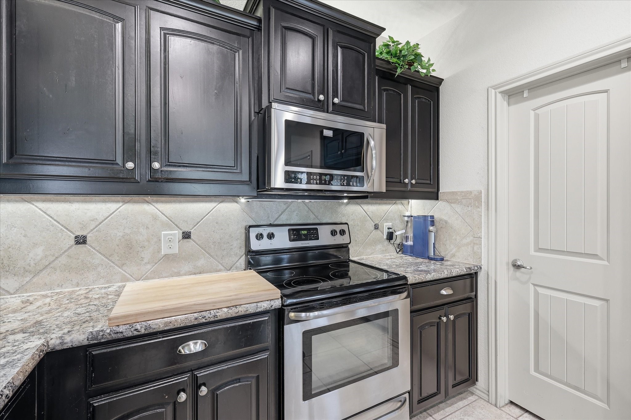 8313 White Hart
