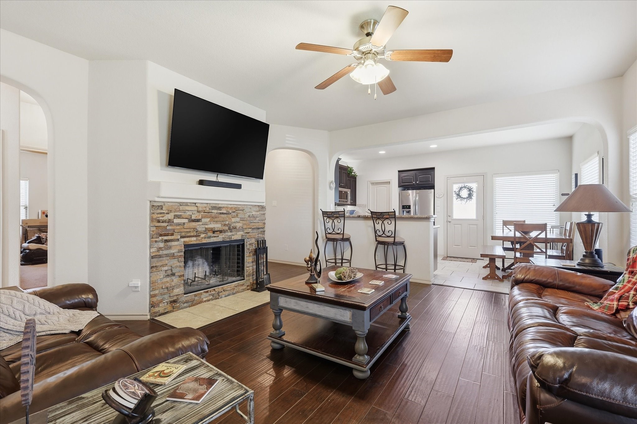 8313 White Hart