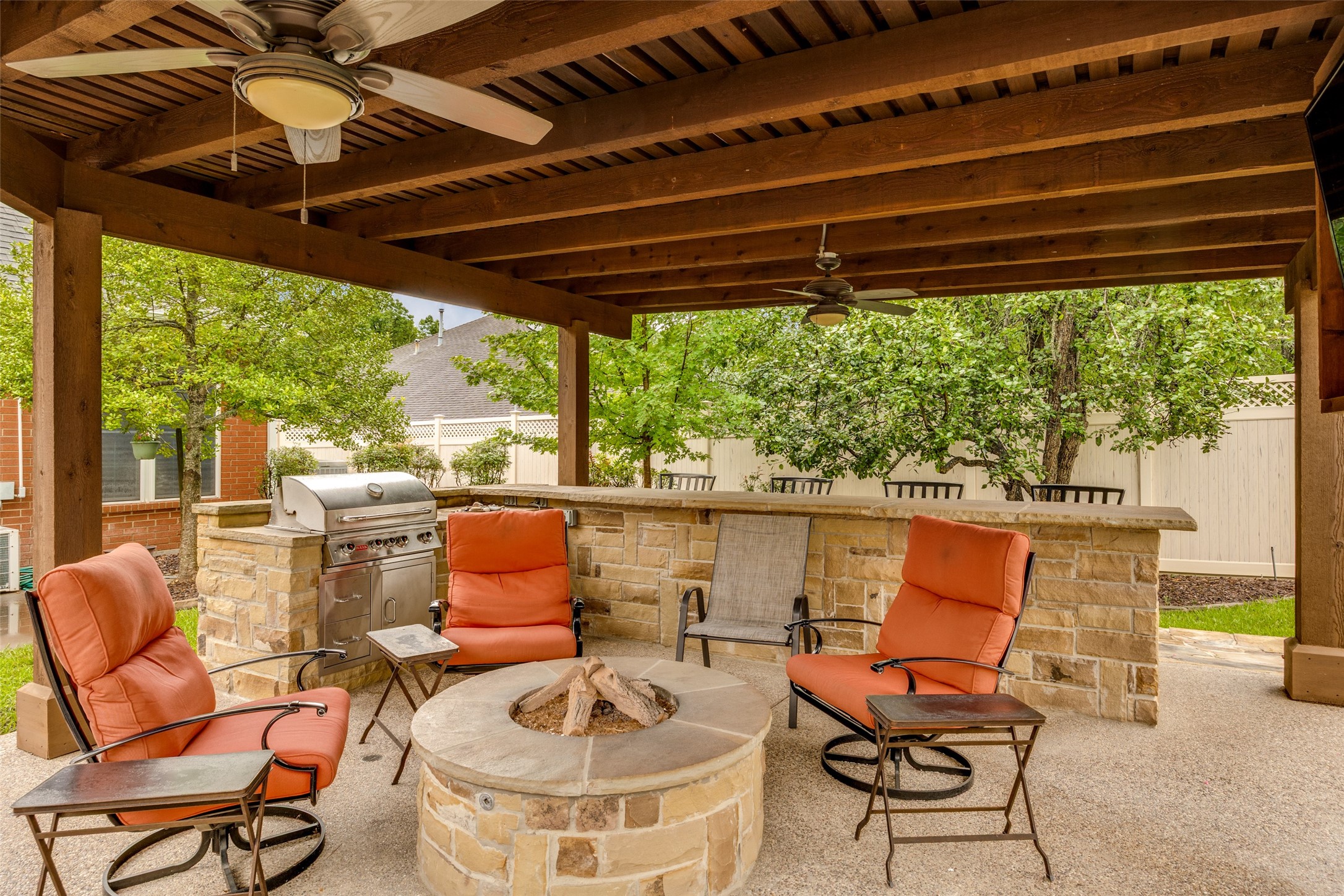6404 Creekside Drive