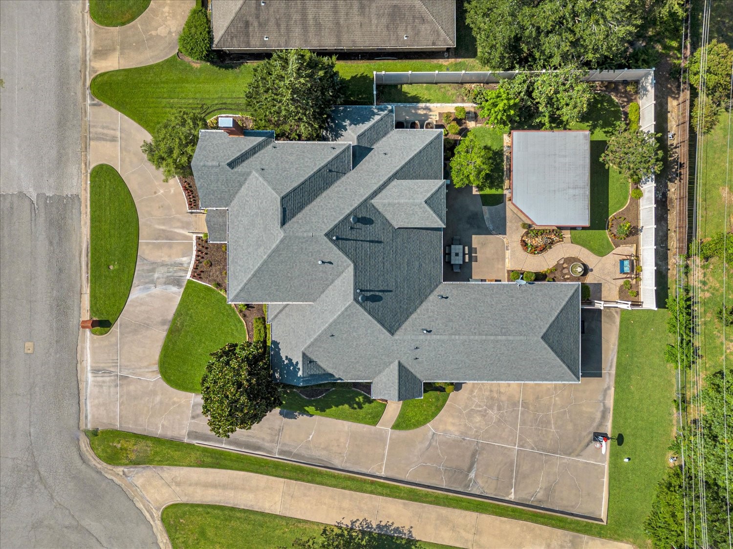 6404 Creekside Drive