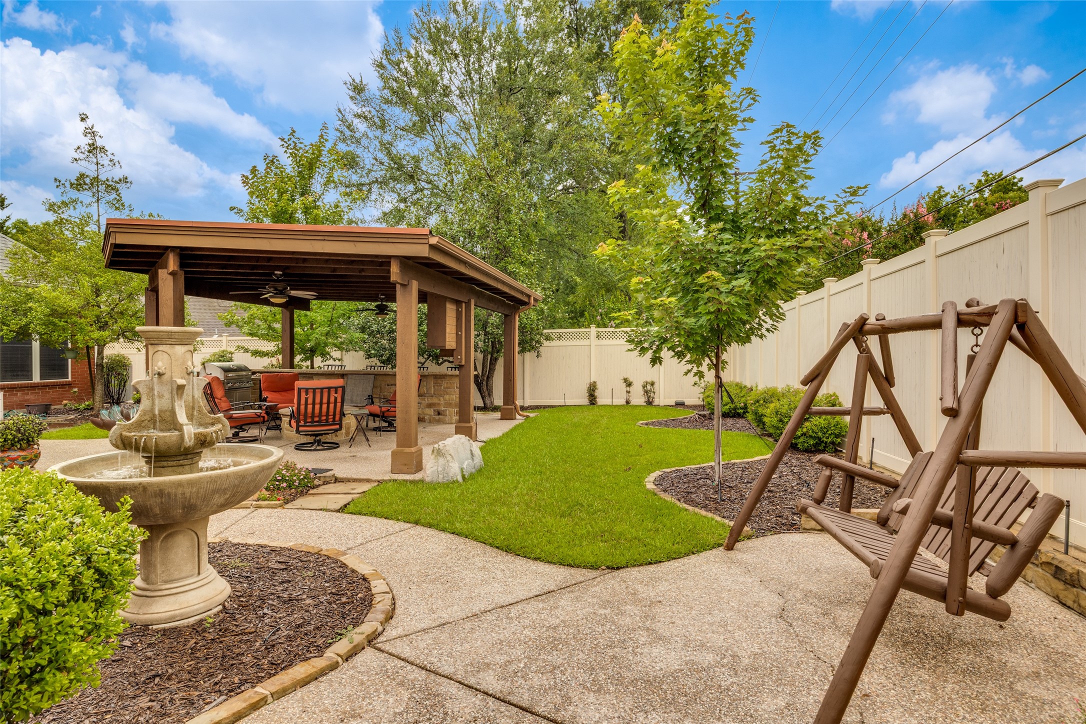 6404 Creekside Drive