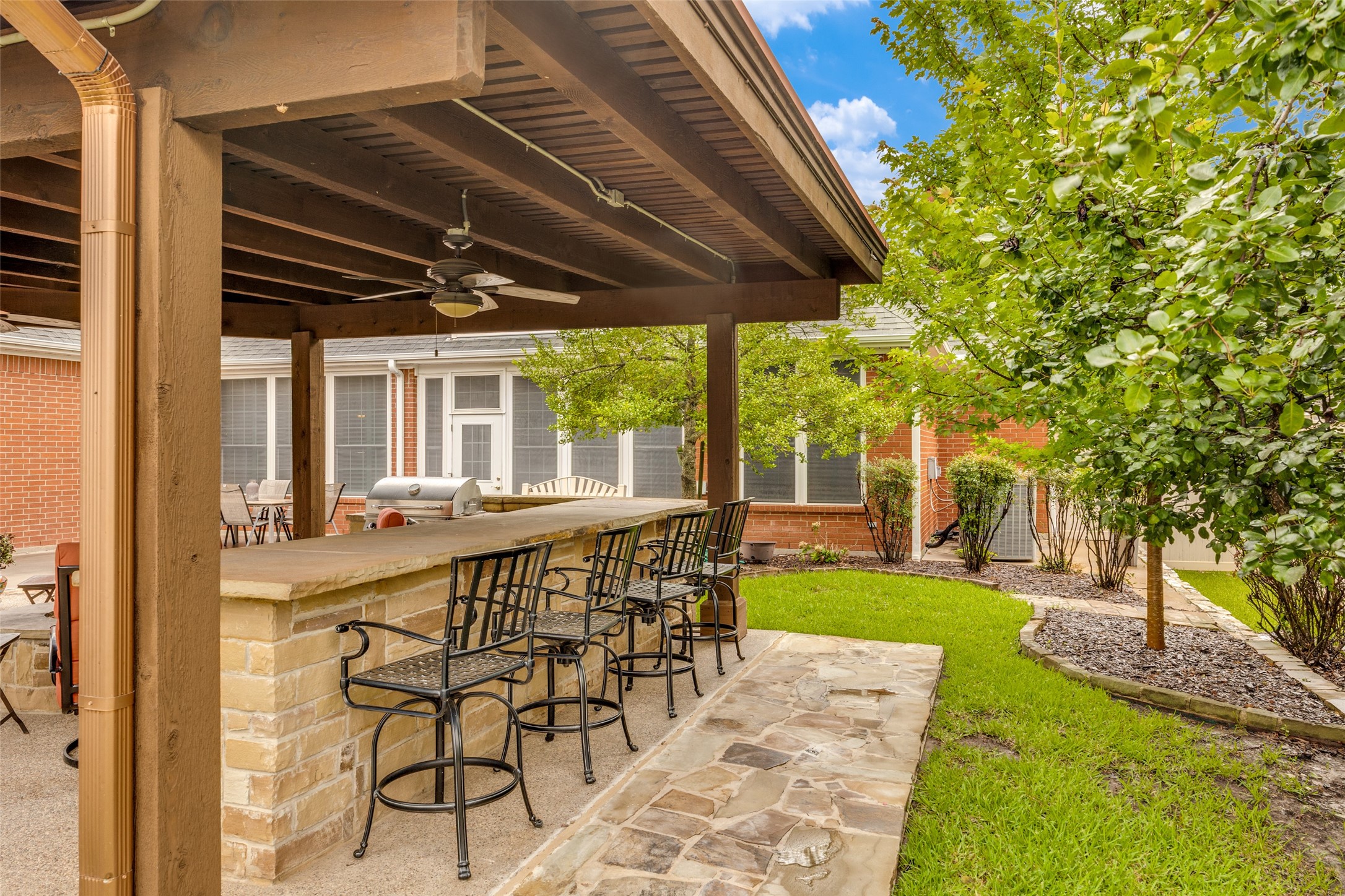 6404 Creekside Drive