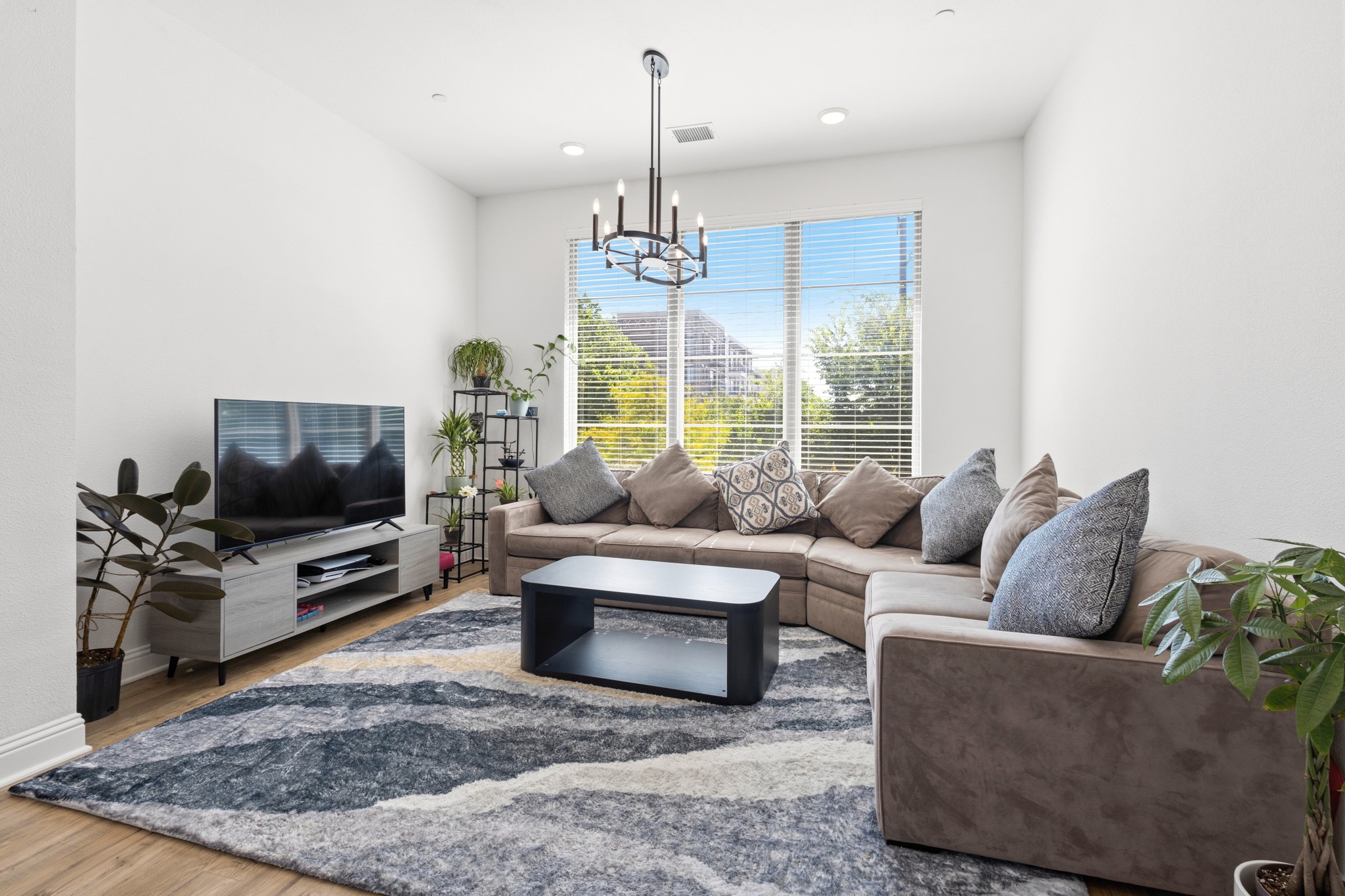 2532 Campden Mews