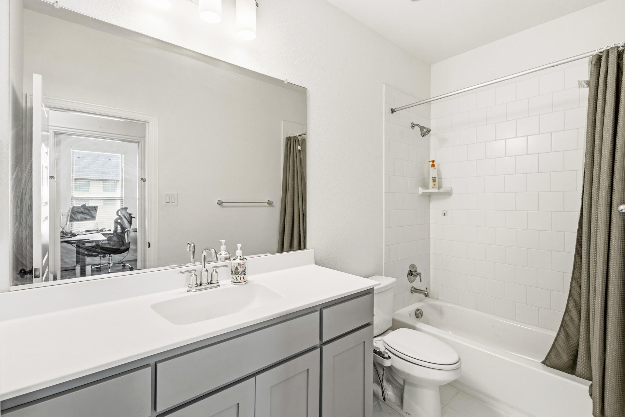 2532 Campden Mews